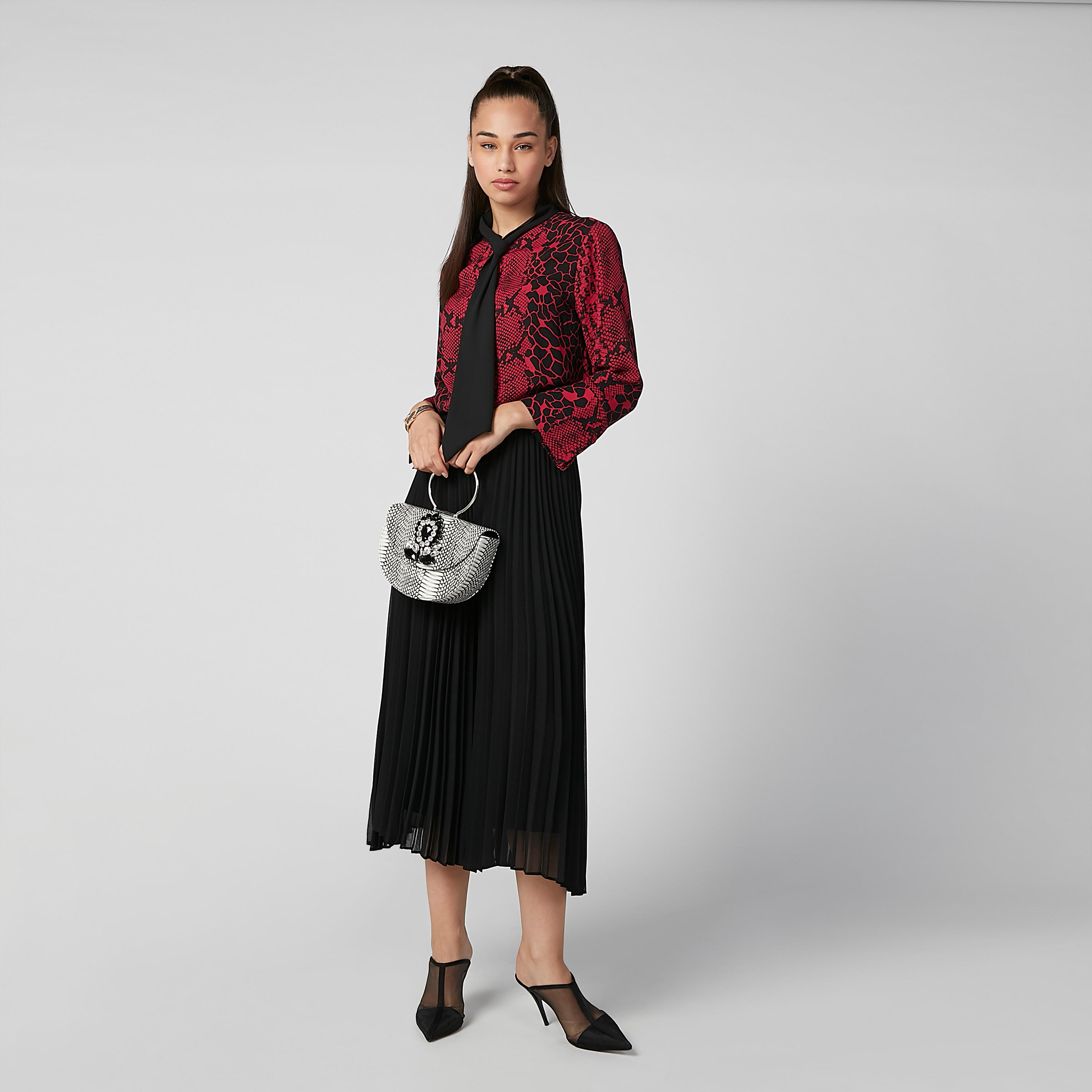 بلوزة مستادمة بأكمام طويلة وفيونكة وطبعات-women-clothing-shirtsandblouses-blouses-image-7
