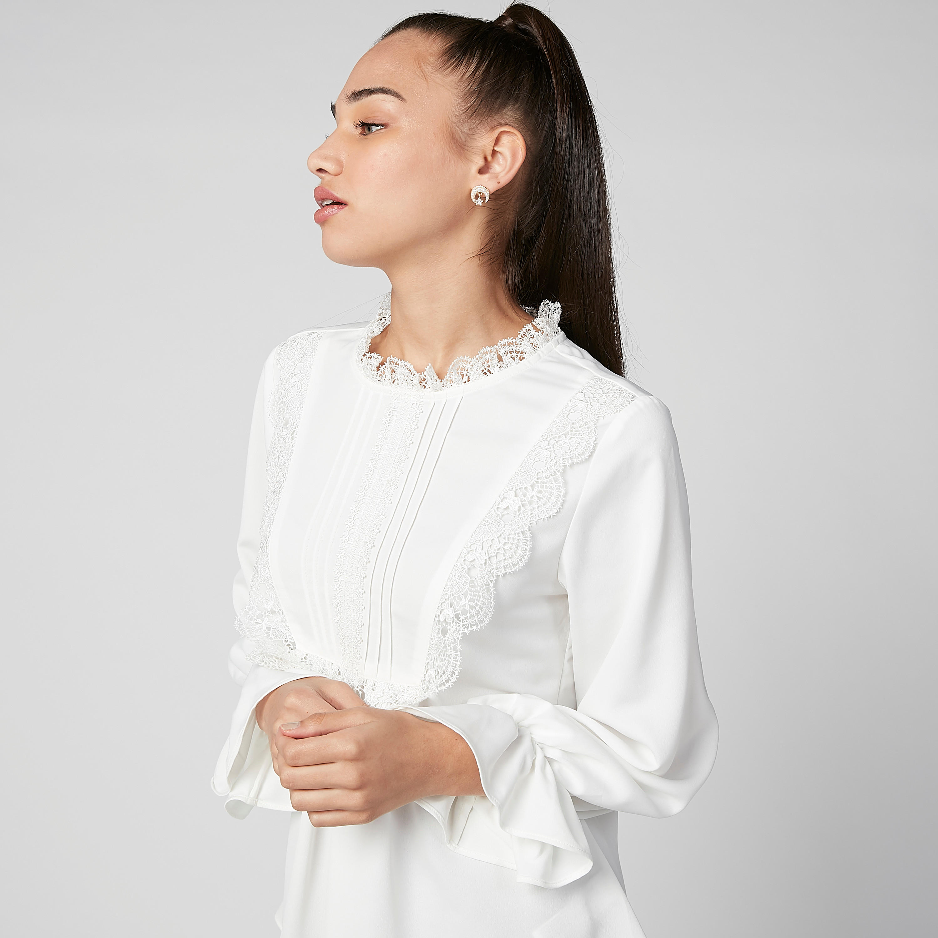 بلوزة مستدامة بارزة الملمس بياقة عالية وأكمام واسعة -women-clothing-shirtsandblouses-blouses-image-3