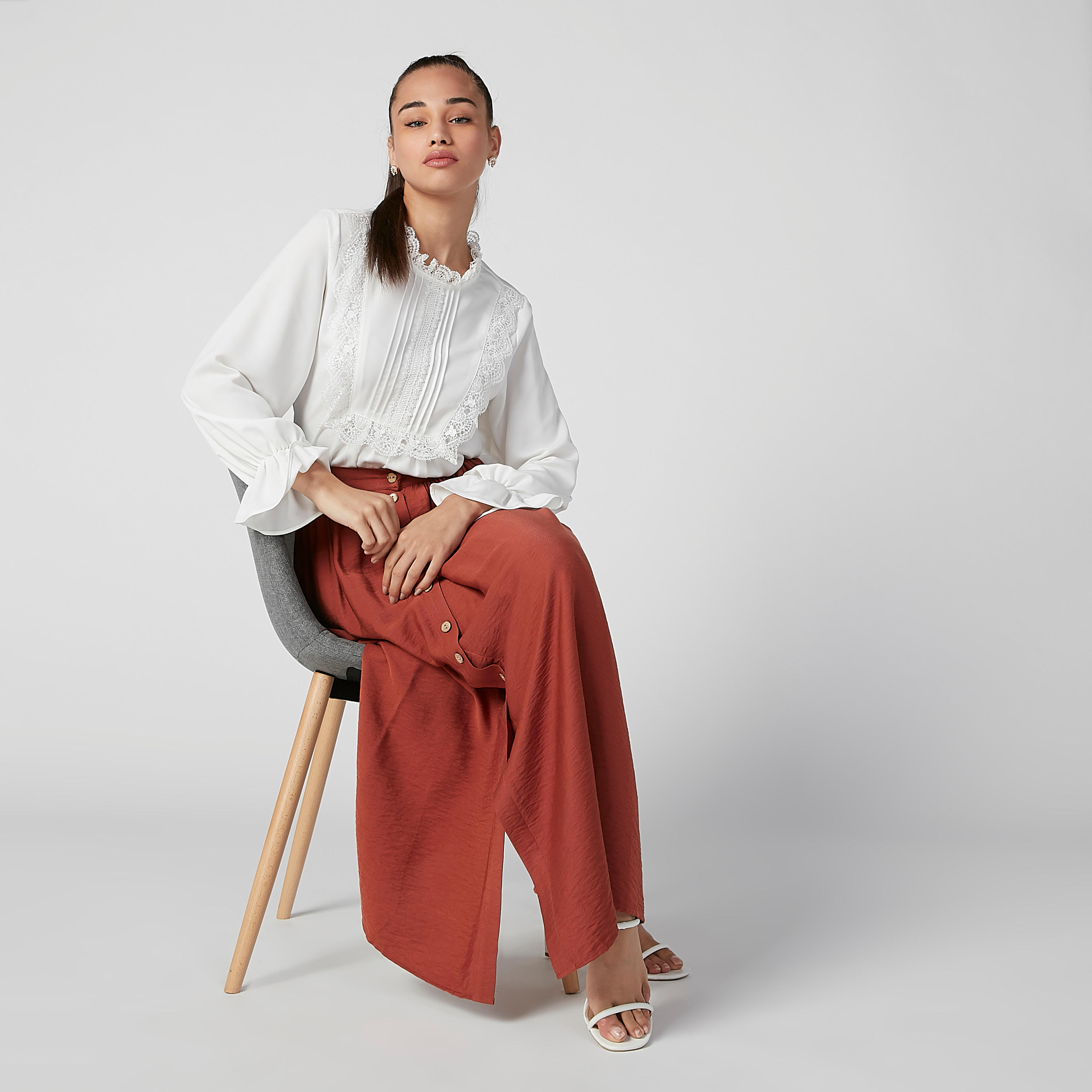 بلوزة مستدامة بارزة الملمس بياقة عالية وأكمام واسعة -women-clothing-shirtsandblouses-blouses-image-5