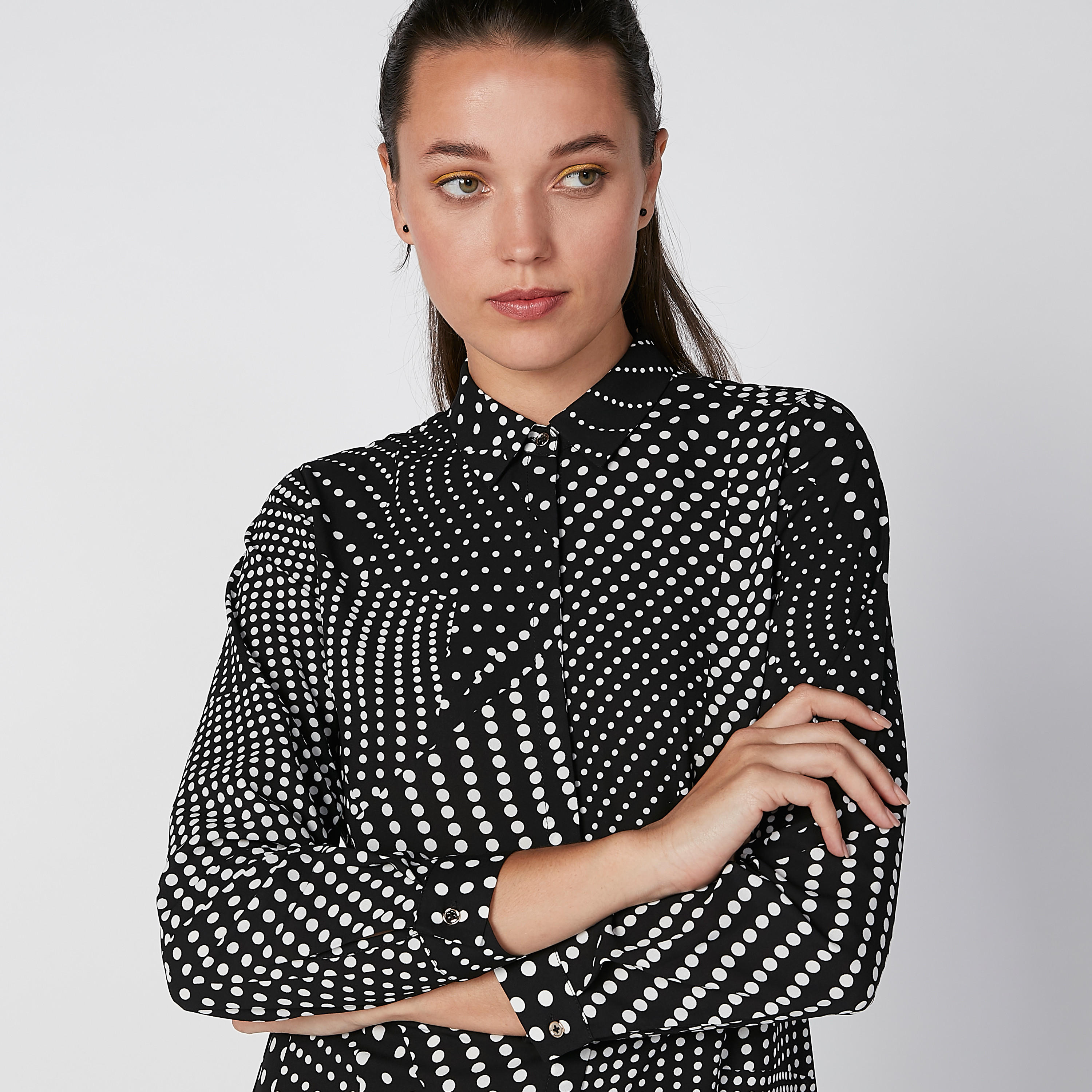 قميص بأكمام طويلة وأزرار مخفيّة وطبعات منقّطة-women-clothing-shirtsandblouses-shirts-image-1