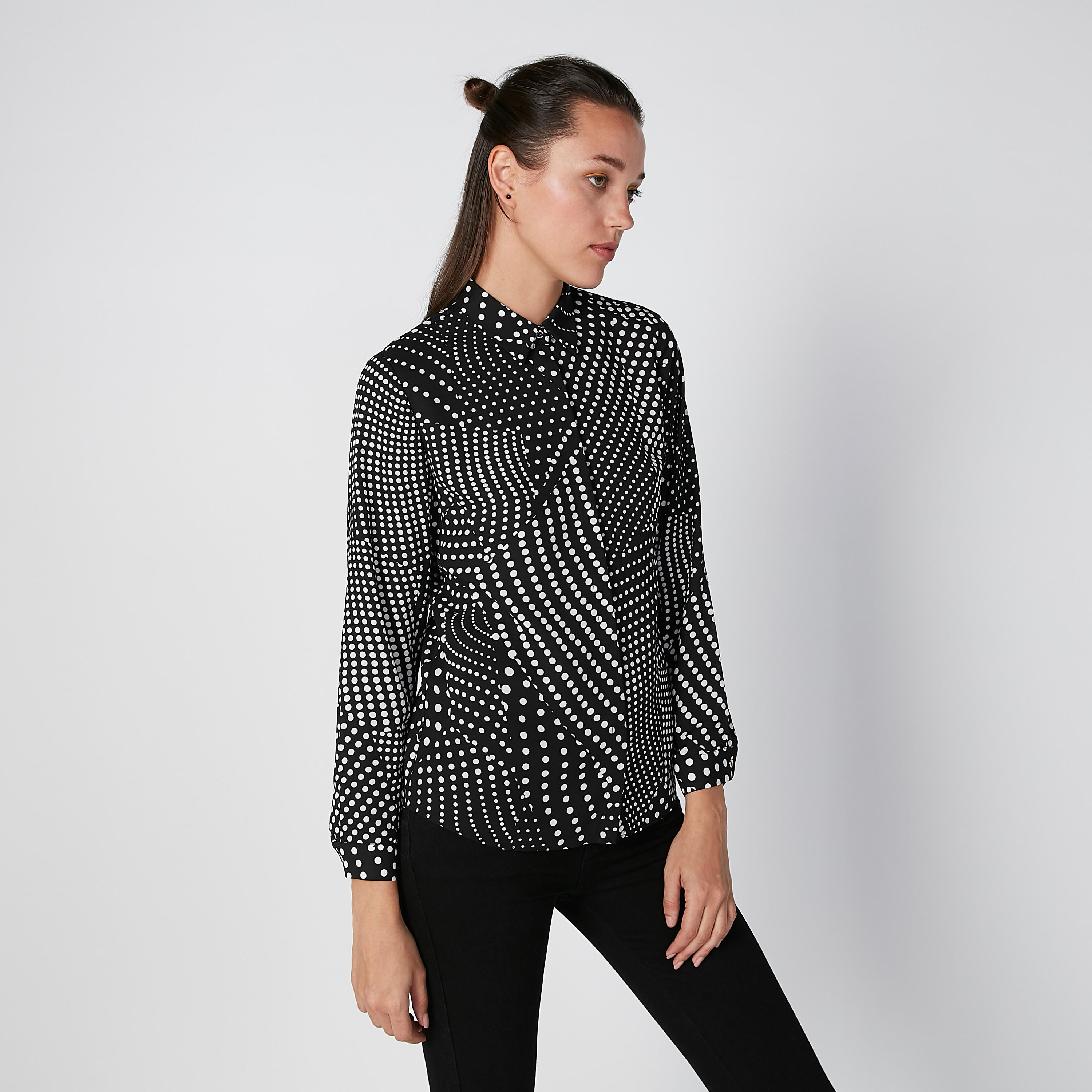 قميص بأكمام طويلة وأزرار مخفيّة وطبعات منقّطة-women-clothing-shirtsandblouses-shirts-image-4