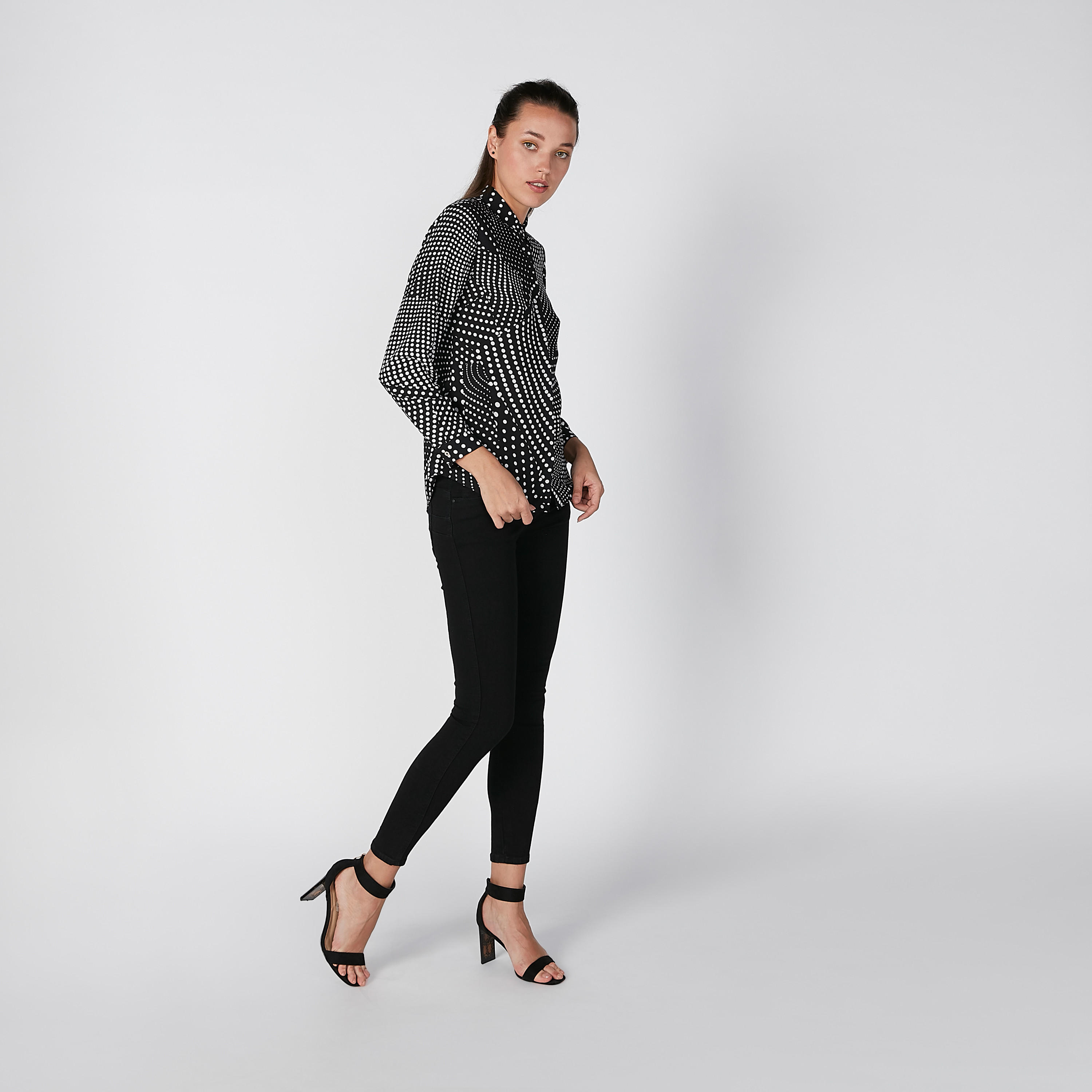قميص بأكمام طويلة وأزرار مخفيّة وطبعات منقّطة-women-clothing-shirtsandblouses-shirts-image-5