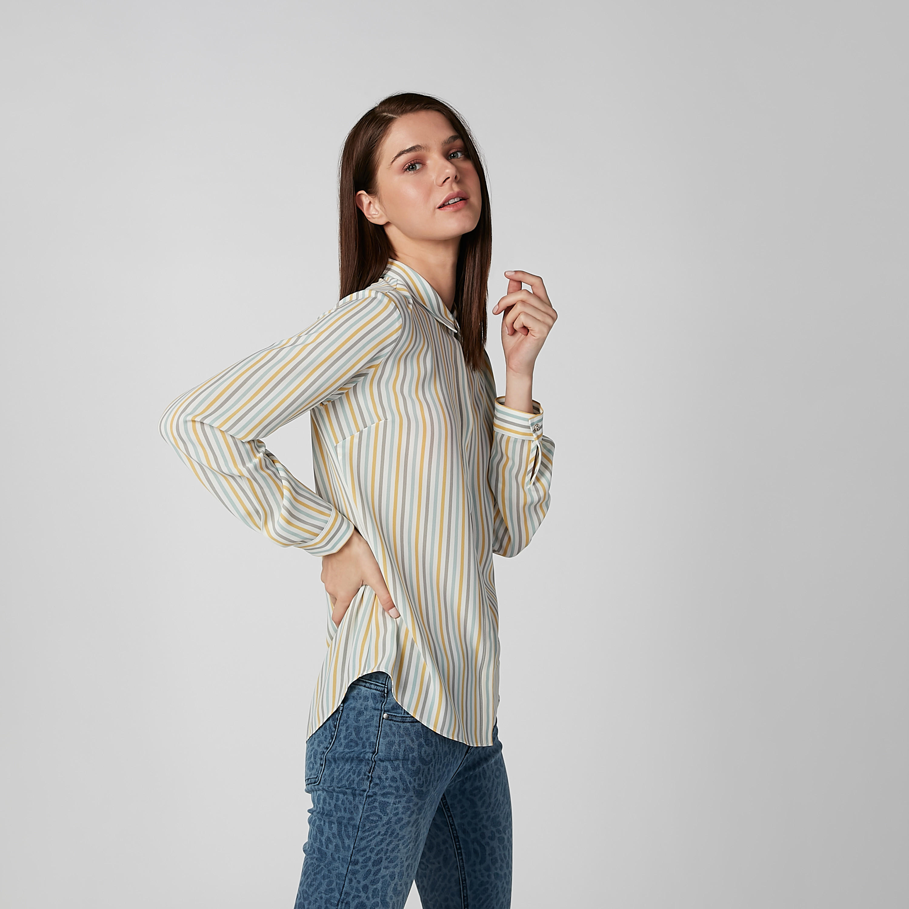 قميص مخطط بأكمام طويلة ووصلة أزرار كاملة.-women-clothing-shirtsandblouses-shirts-image-4