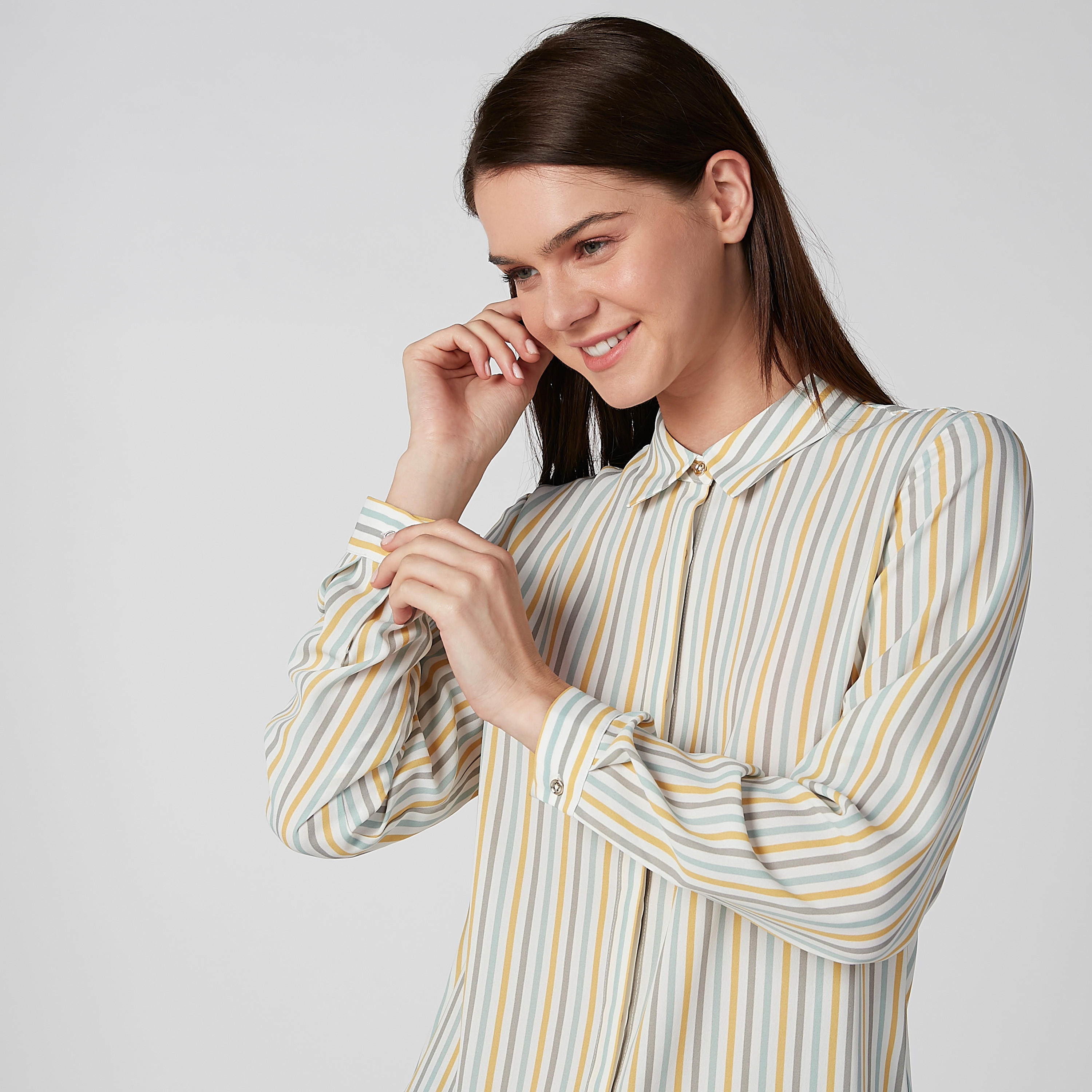 قميص مخطط بأكمام طويلة ووصلة أزرار كاملة.-women-clothing-shirtsandblouses-shirts-image-1