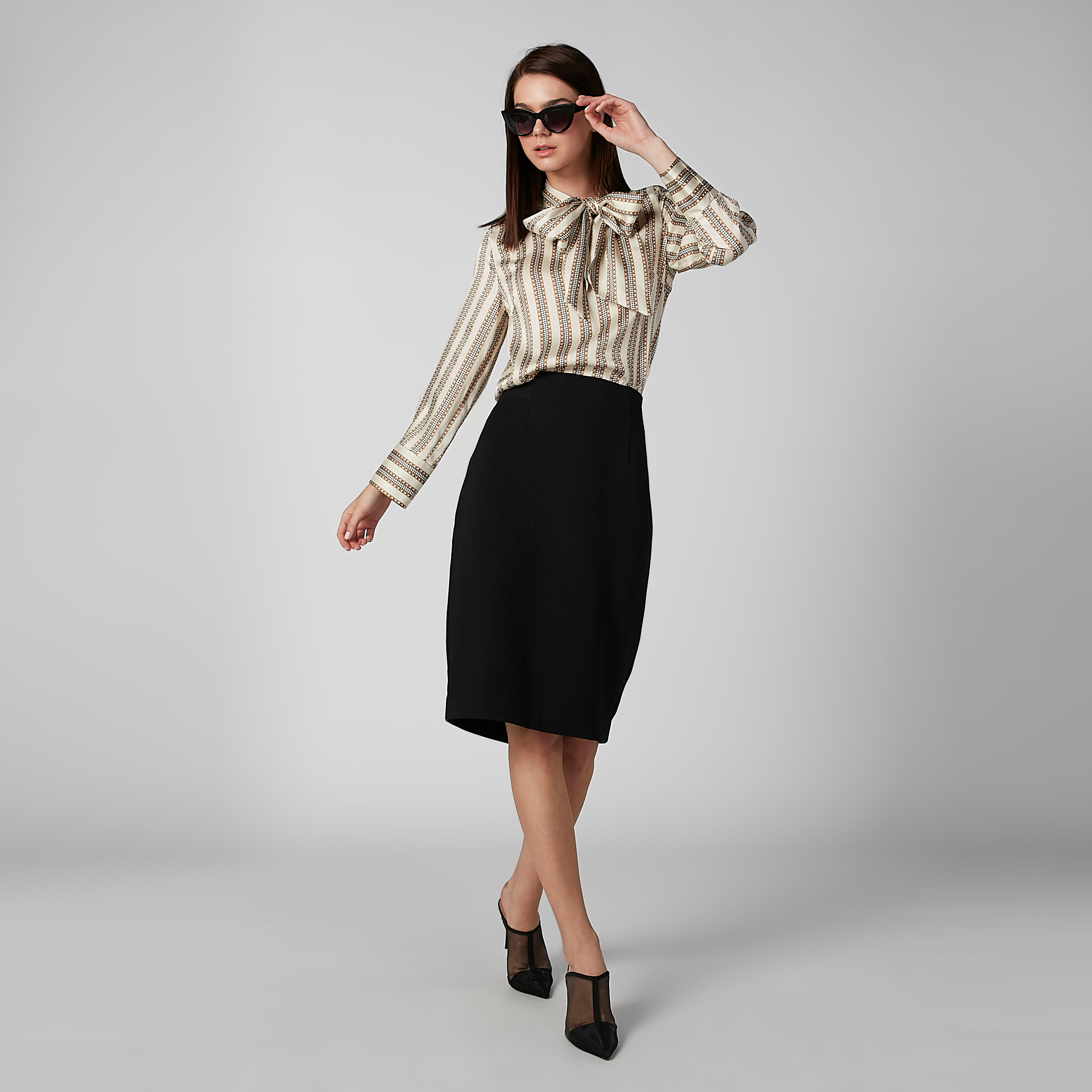 تنورة سادة متوسطة الطول بقصّة ضيّقة وفتحة خلفية-women-clothing-bottoms-skirts-image-1
