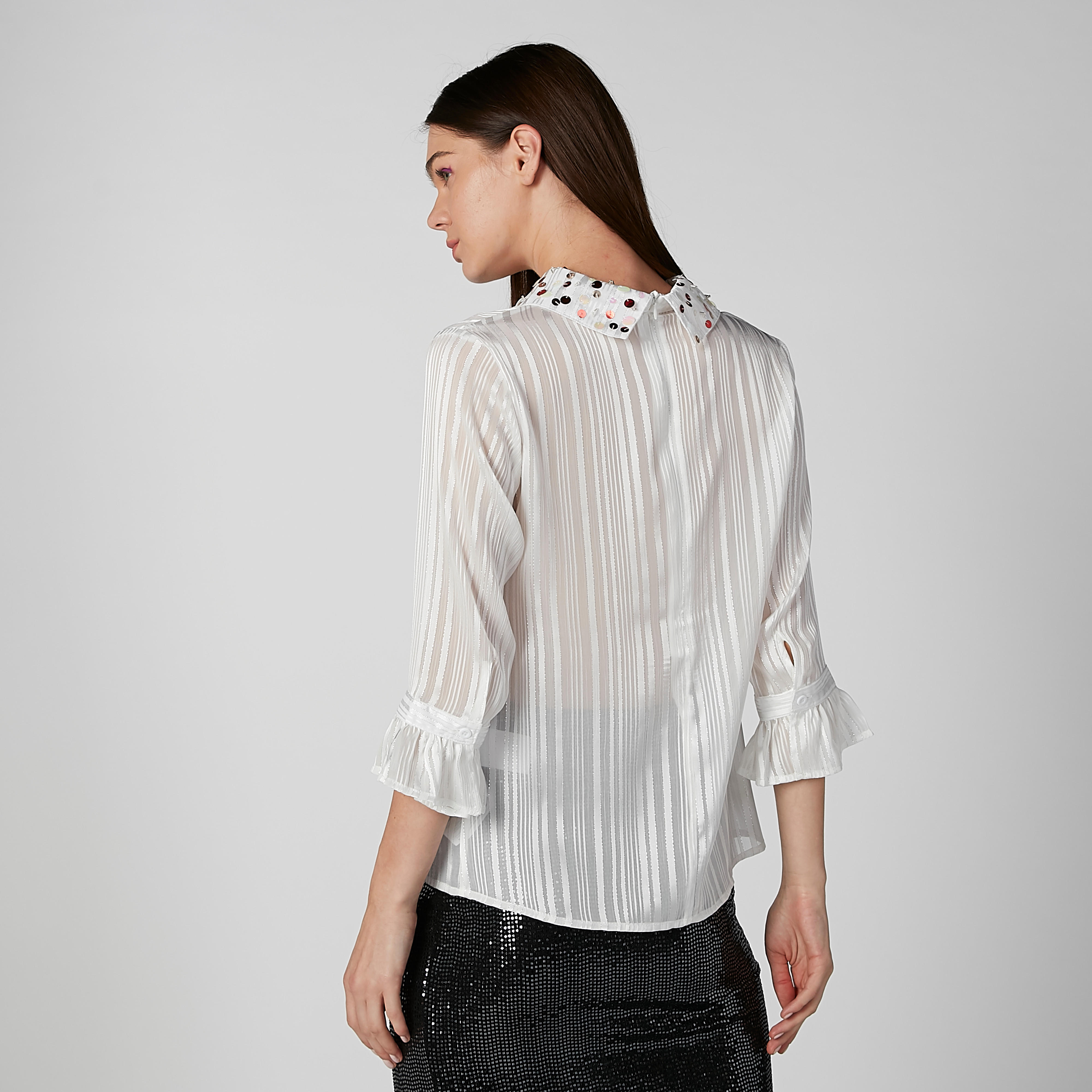 بلوزة بارزة الملمس بياقة مزيّنة وأكمام 3/4 واسعة-women-clothing-shirtsandblouses-blouses-image-1