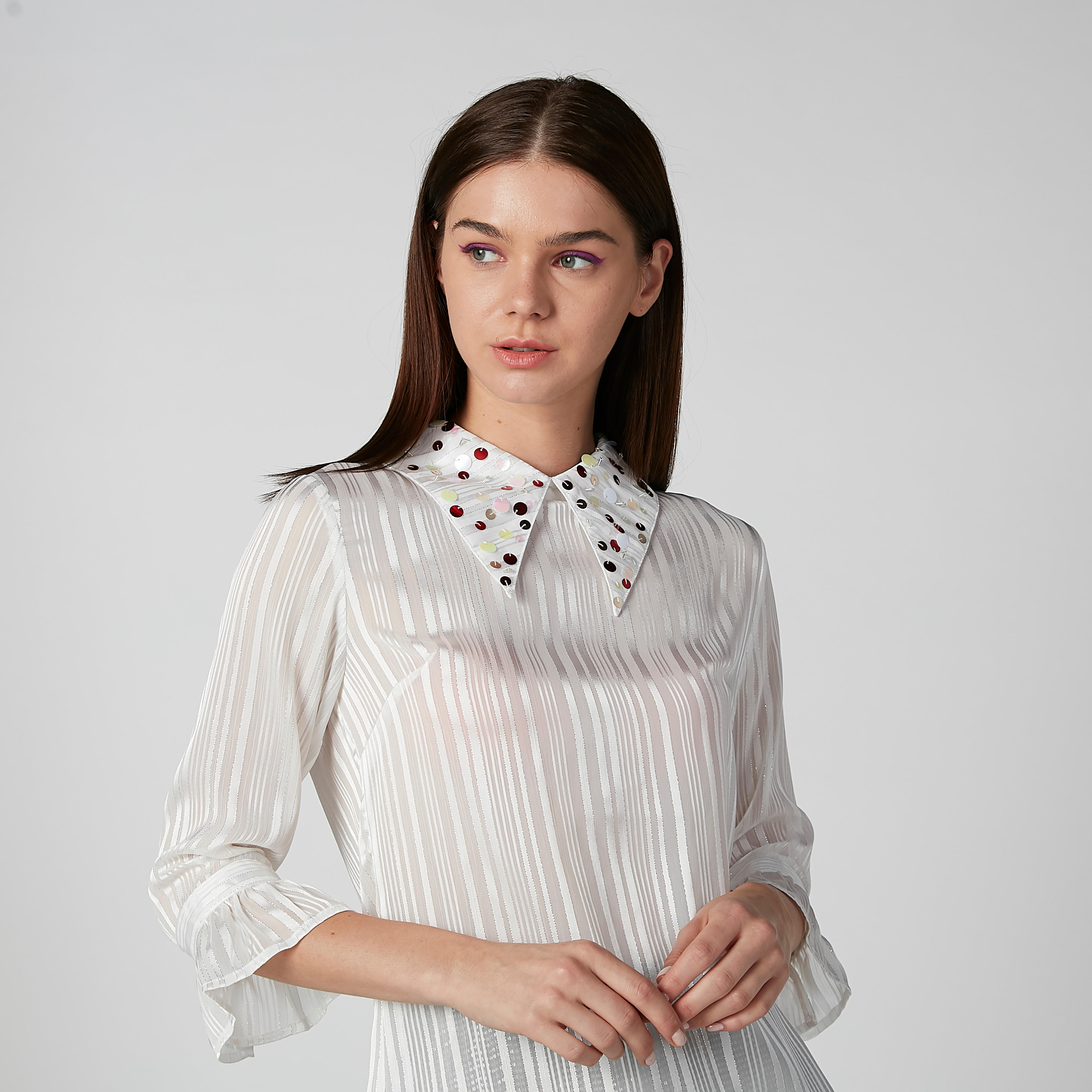 بلوزة بارزة الملمس بياقة مزيّنة وأكمام 3/4 واسعة-women-clothing-shirtsandblouses-blouses-image-2