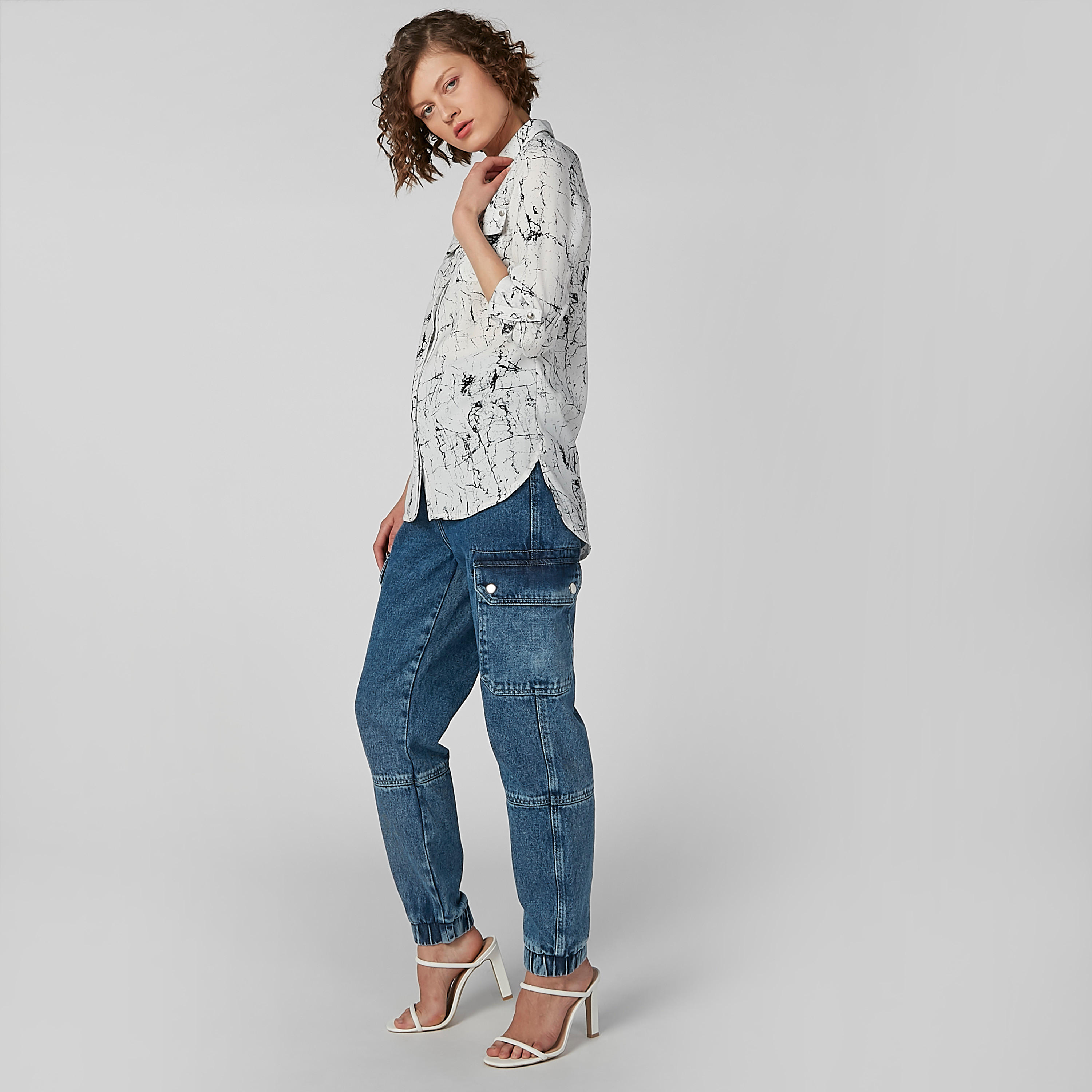 قميص بأكمام طويلة وجيوب بطيّة وطبعات-women-clothing-shirtsandblouses-shirts-image-2
