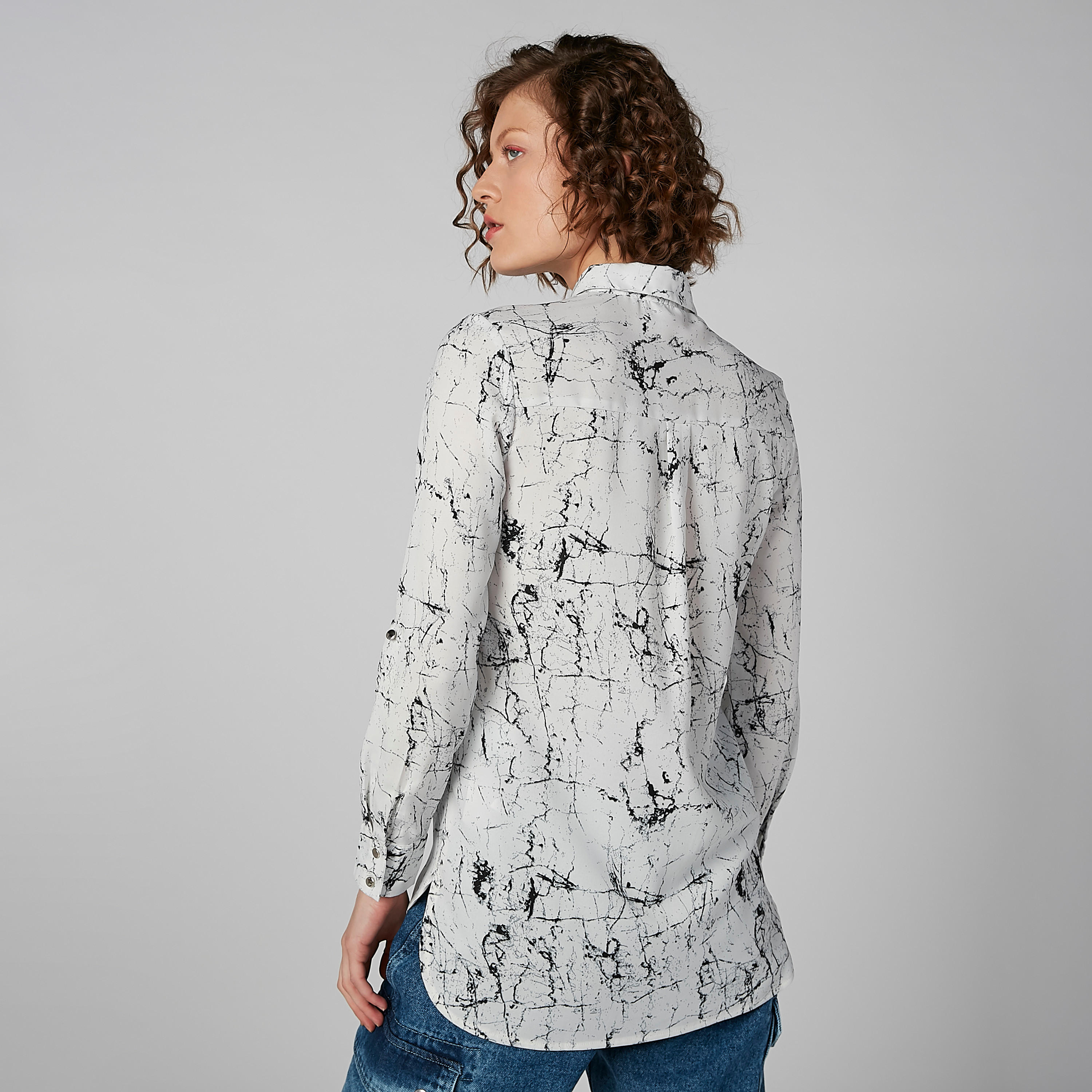 قميص بأكمام طويلة وجيوب بطيّة وطبعات-women-clothing-shirtsandblouses-shirts-image-1