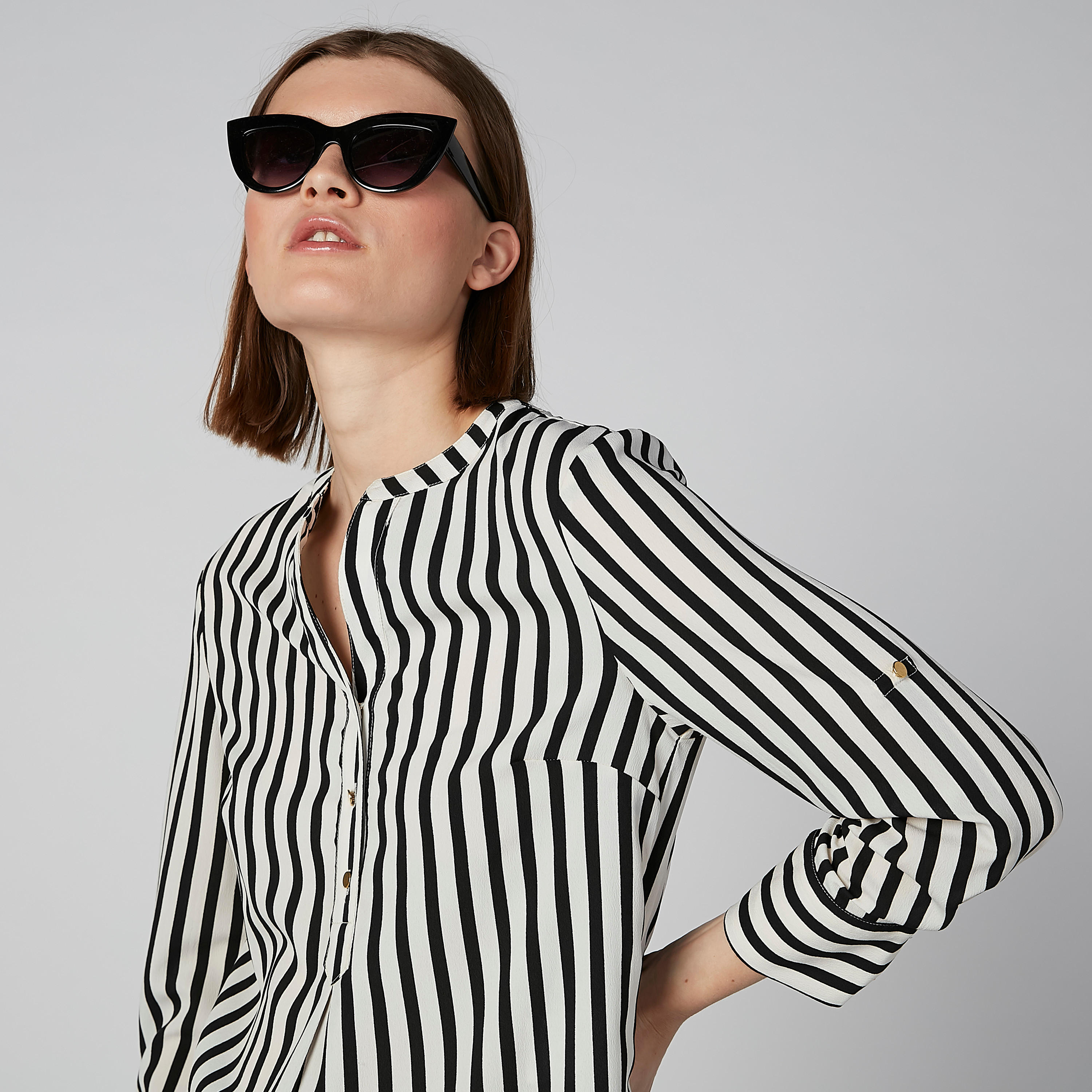 بلوزة مقلّمة بياقة ماندارين وأكمام طويلة-women-clothing-shirtsandblouses-blouses-image-2