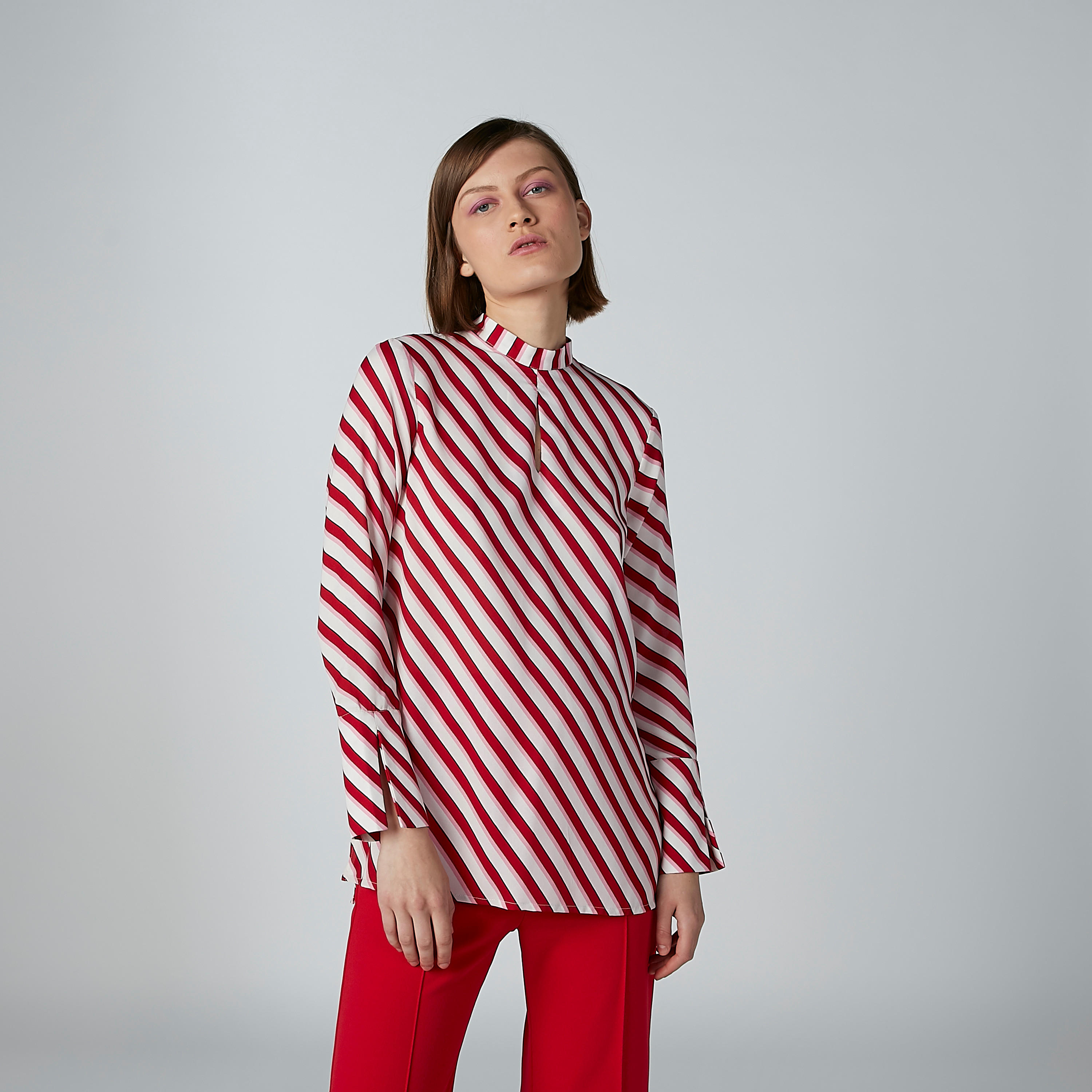 بلوزة مقلّمة بياقة عالية وأكمام طويلة-women-clothing-shirtsandblouses-blouses-image-2