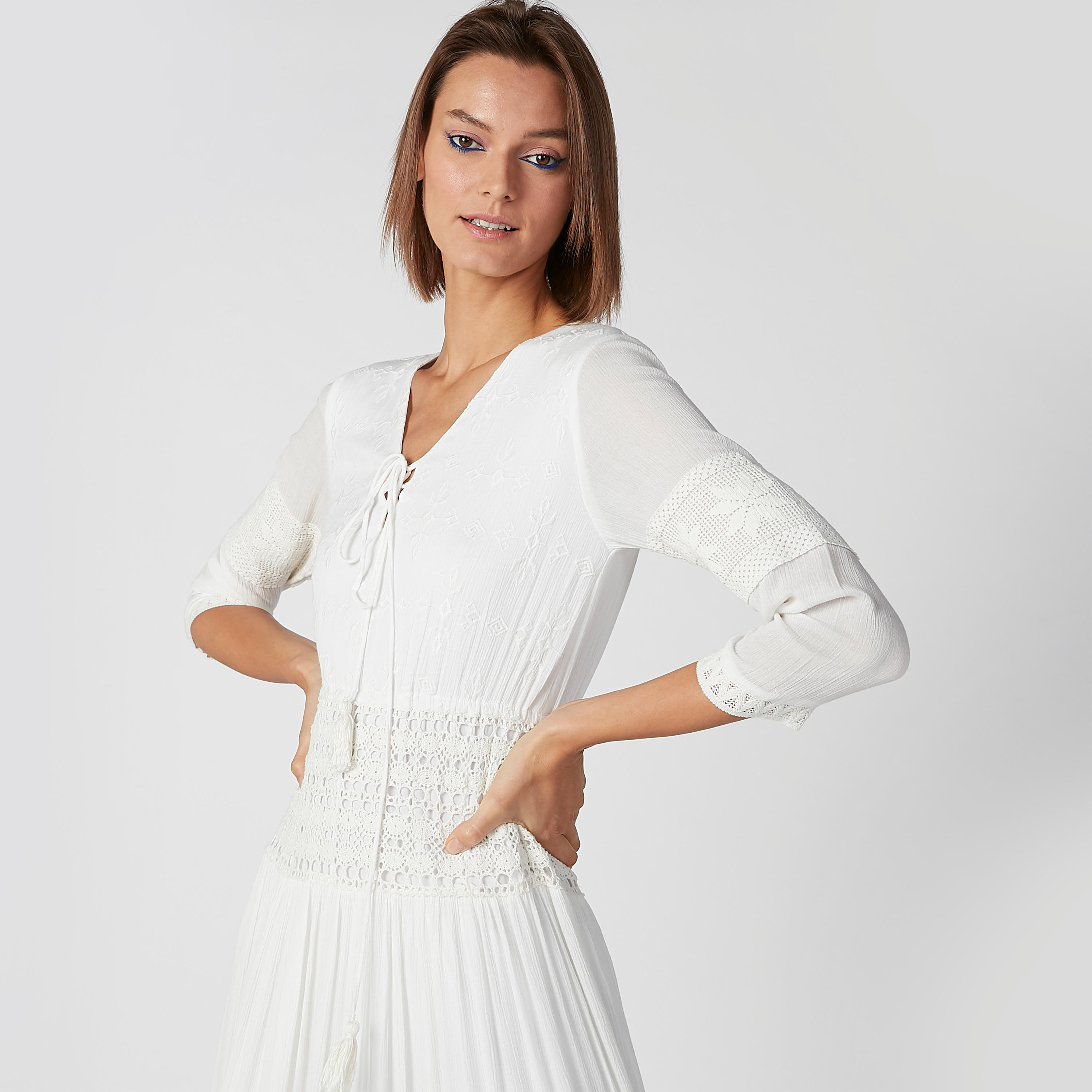 فستان منسوج بارز الملمس طويل بأكمام 3/4 وياقة رباط بشرّابات-women-clothing-dresses-image-6