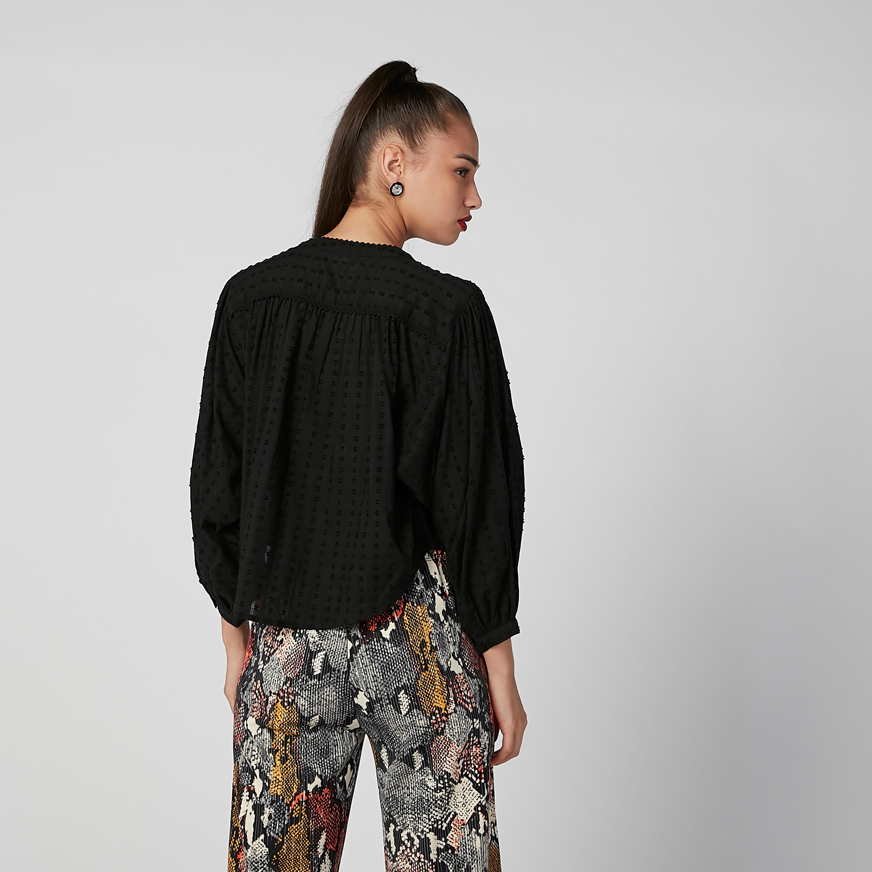 بلوزة قصيرة بارزة الملمس بياقة ماندارين وأكمام 3/4-women-clothing-shirtsandblouses-blouses-image-9