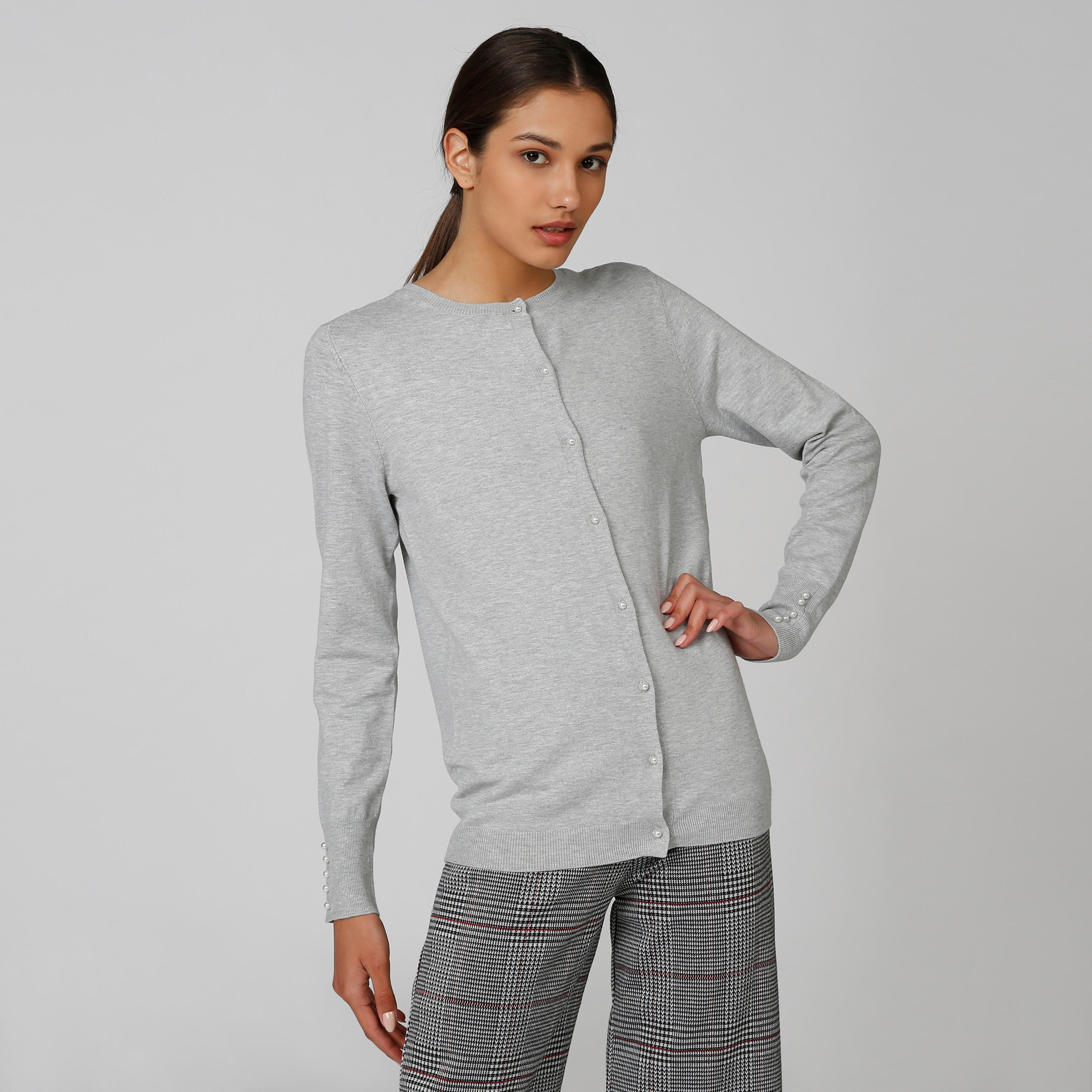 كنزة مزيّنة بياقة مستديرة وأكمام طويلة-women-clothing-cardigansandjumpers-jumpers-image-1