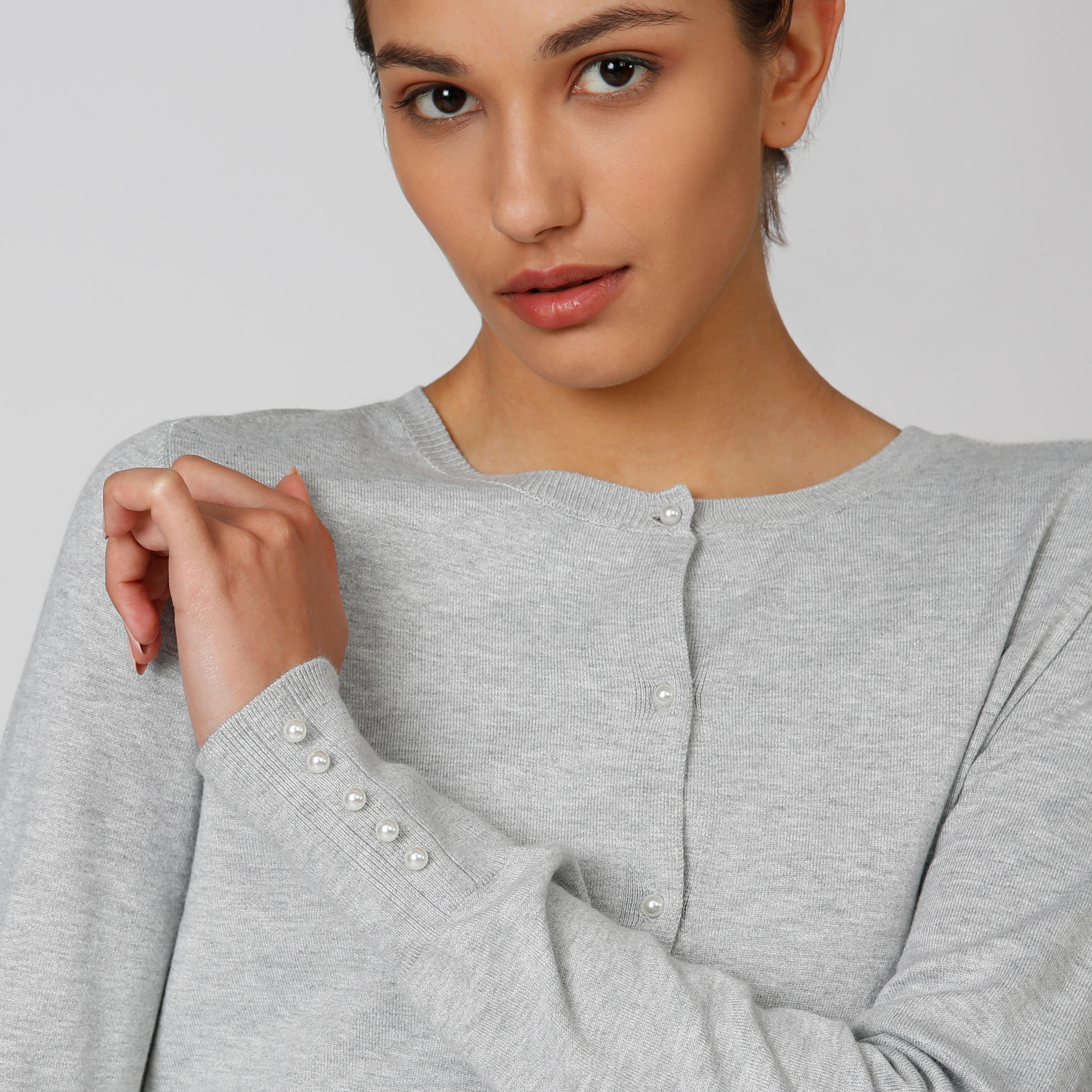 كنزة مزيّنة بياقة مستديرة وأكمام طويلة-women-clothing-cardigansandjumpers-jumpers-image-4