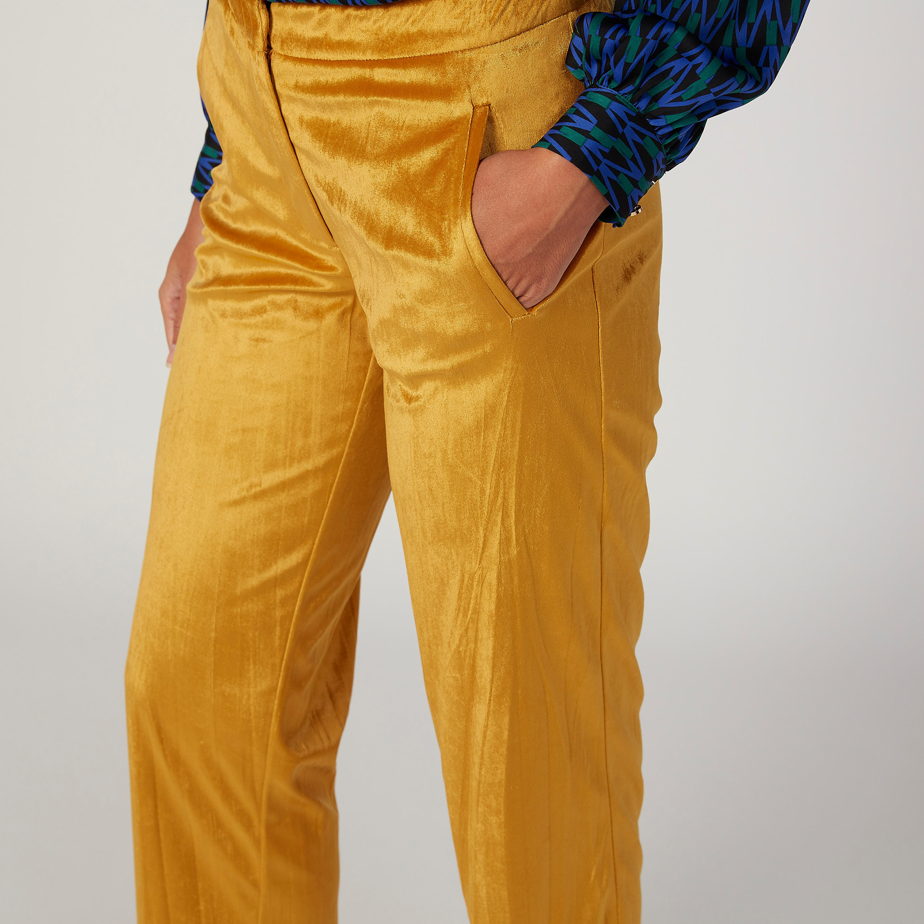 بنطلون جينز مستدام بارز الملمس بخصر متوسط الارتفاع وجيوب -women-clothing-bottoms-trousers-image-3