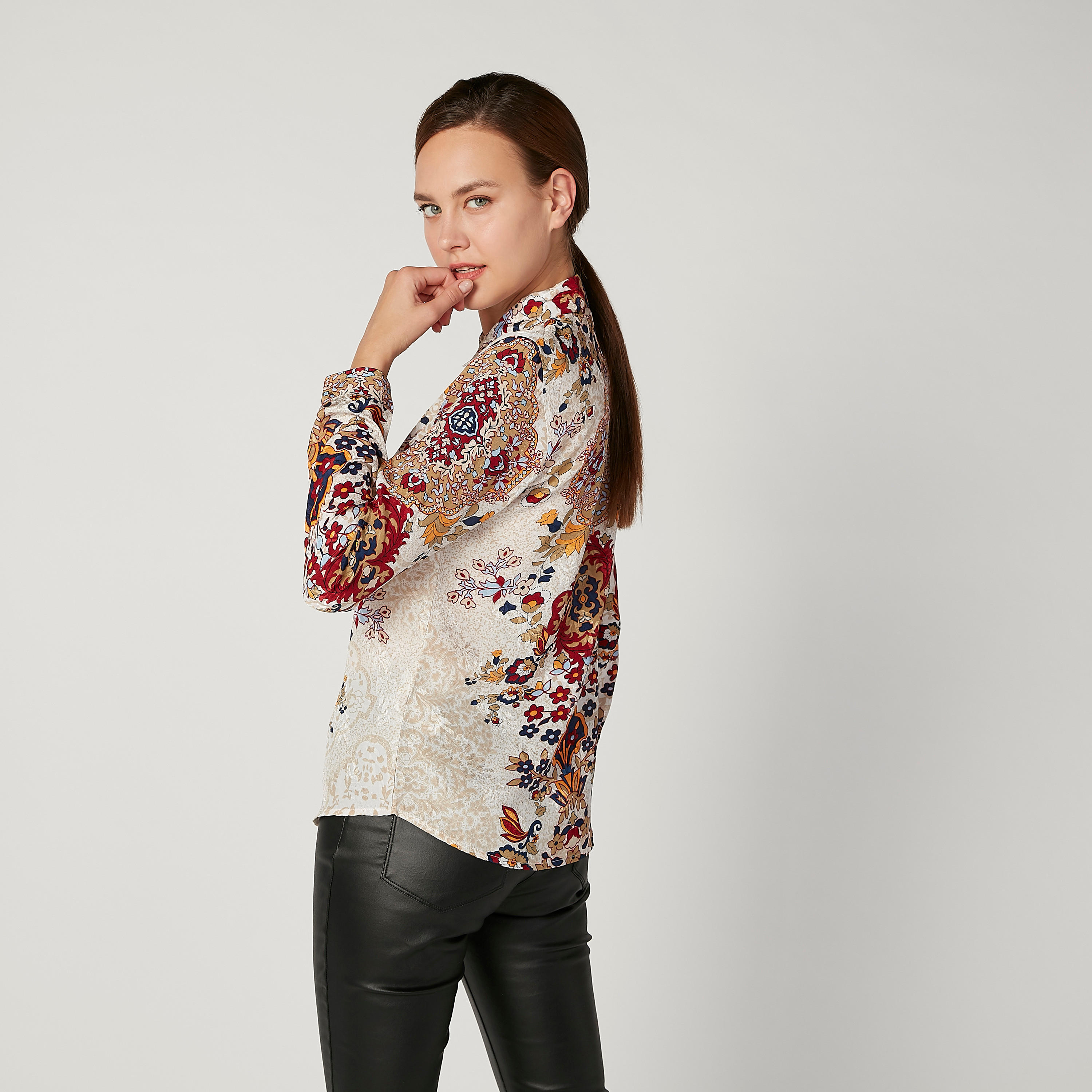 تيشيرت بياقة عاديّة وأكمام طويلة وطبعات-women-clothing-shirtsandblouses-shirts-image-2