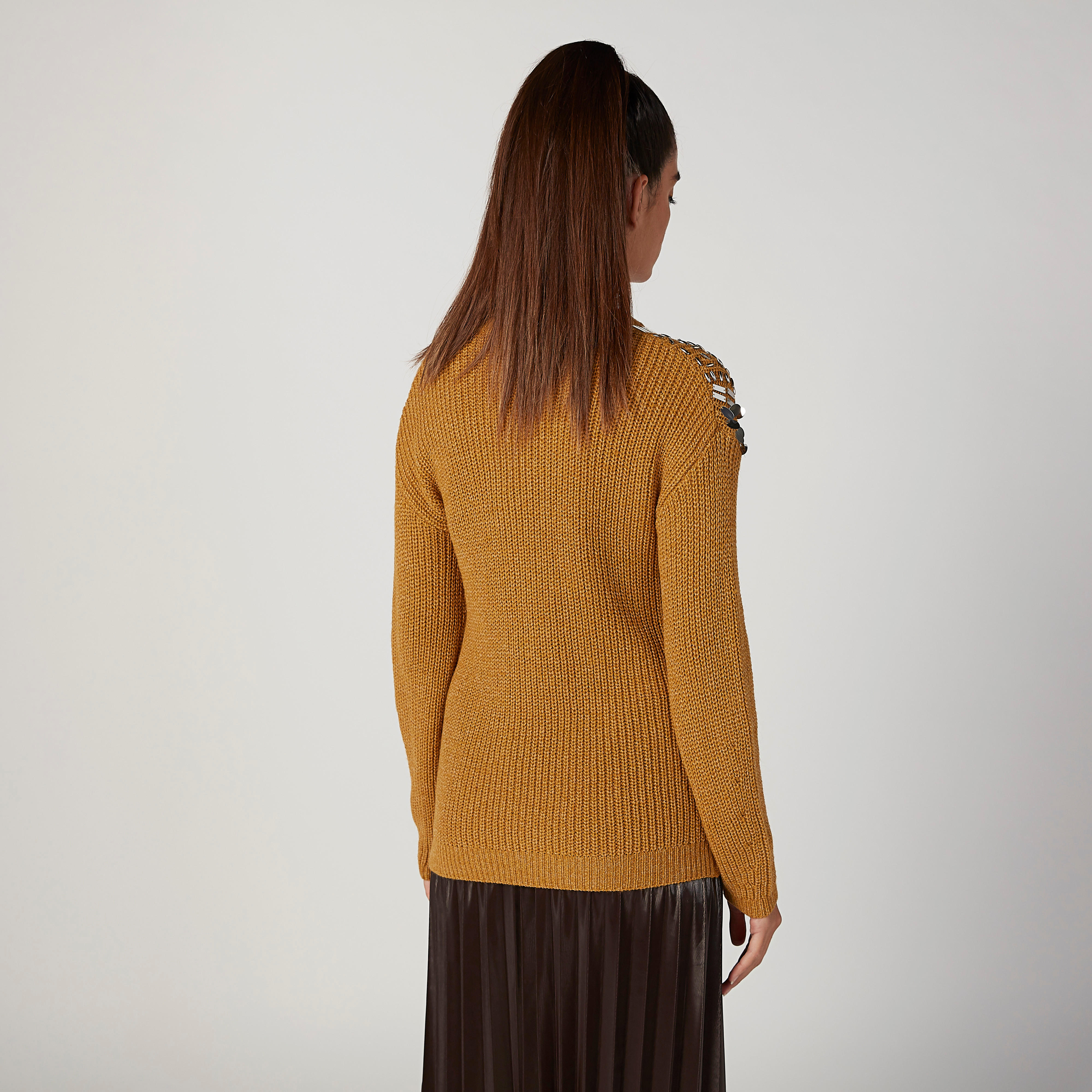كنزة بتفاصيل مزيّمة وأكمام طويلة-women-clothing-cardigansandjumpers-jumpers-image-4