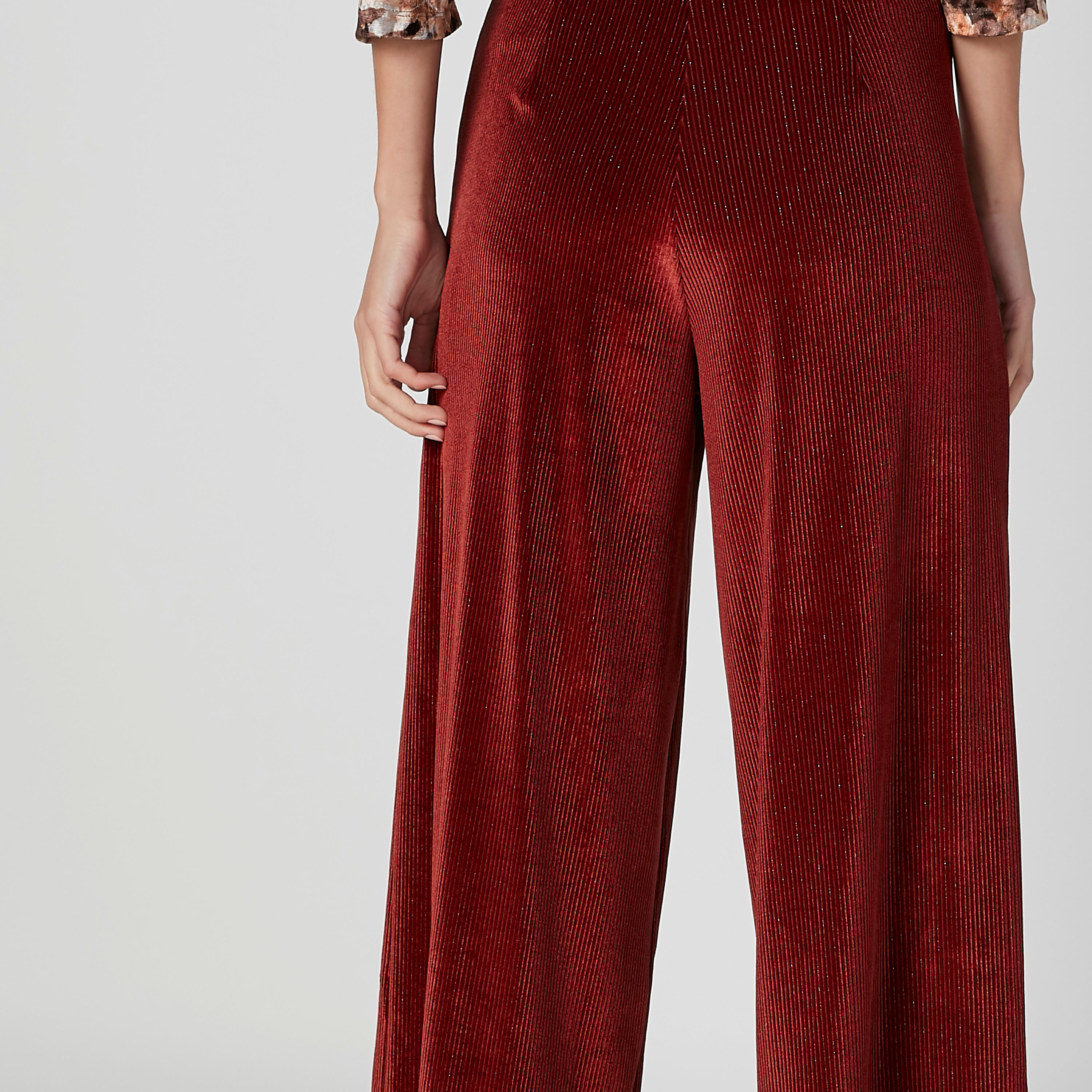 بنطلون مستدام بارز الملمس بقصّة واسعة وخصر متوسط الارتفاع-women-clothing-bottoms-trousers-image-3
