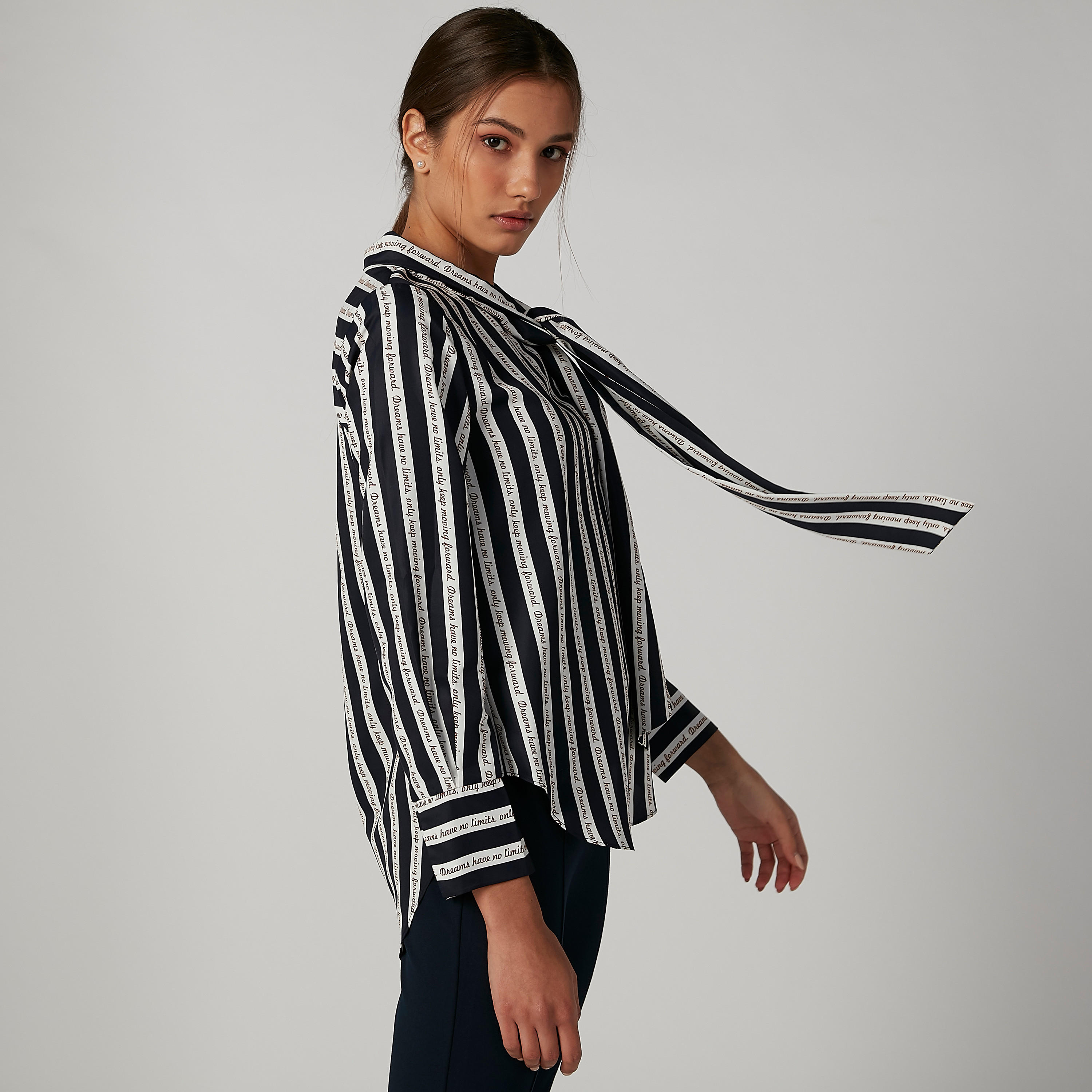 بلوزة مستدامة بأكمام طويلة وطبعات وربطة عنق -women-clothing-shirtsandblouses-blouses-image-4
