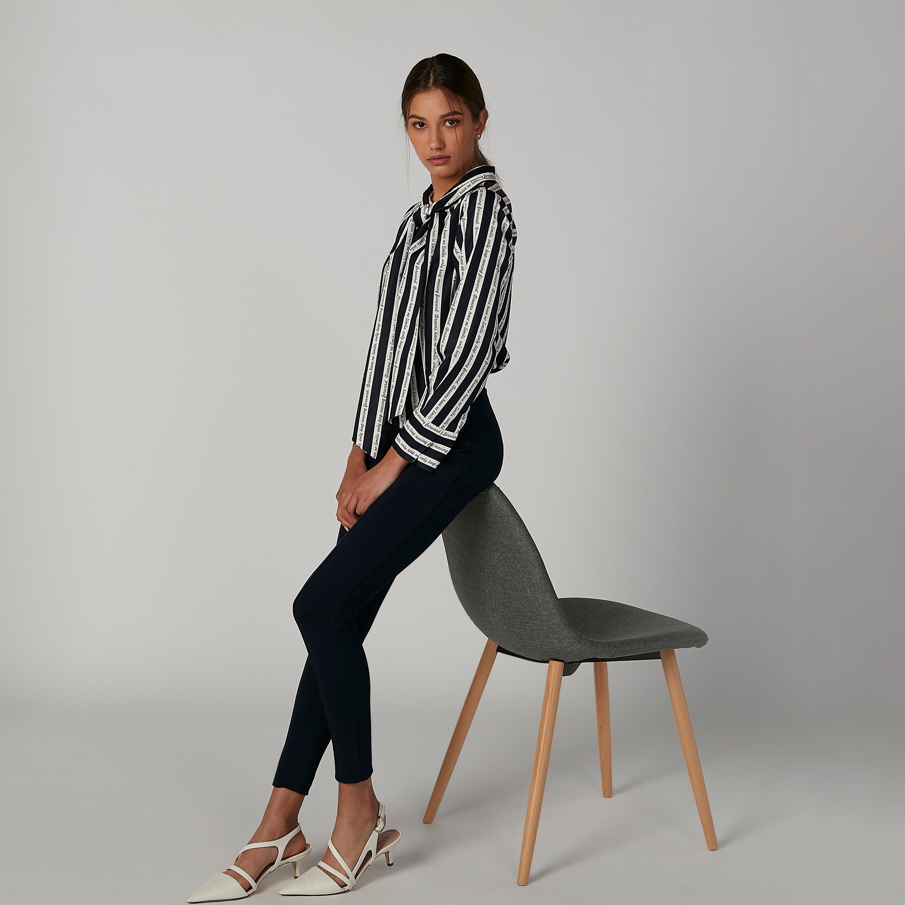 بلوزة مستدامة بأكمام طويلة وطبعات وربطة عنق -women-clothing-shirtsandblouses-blouses-image-3