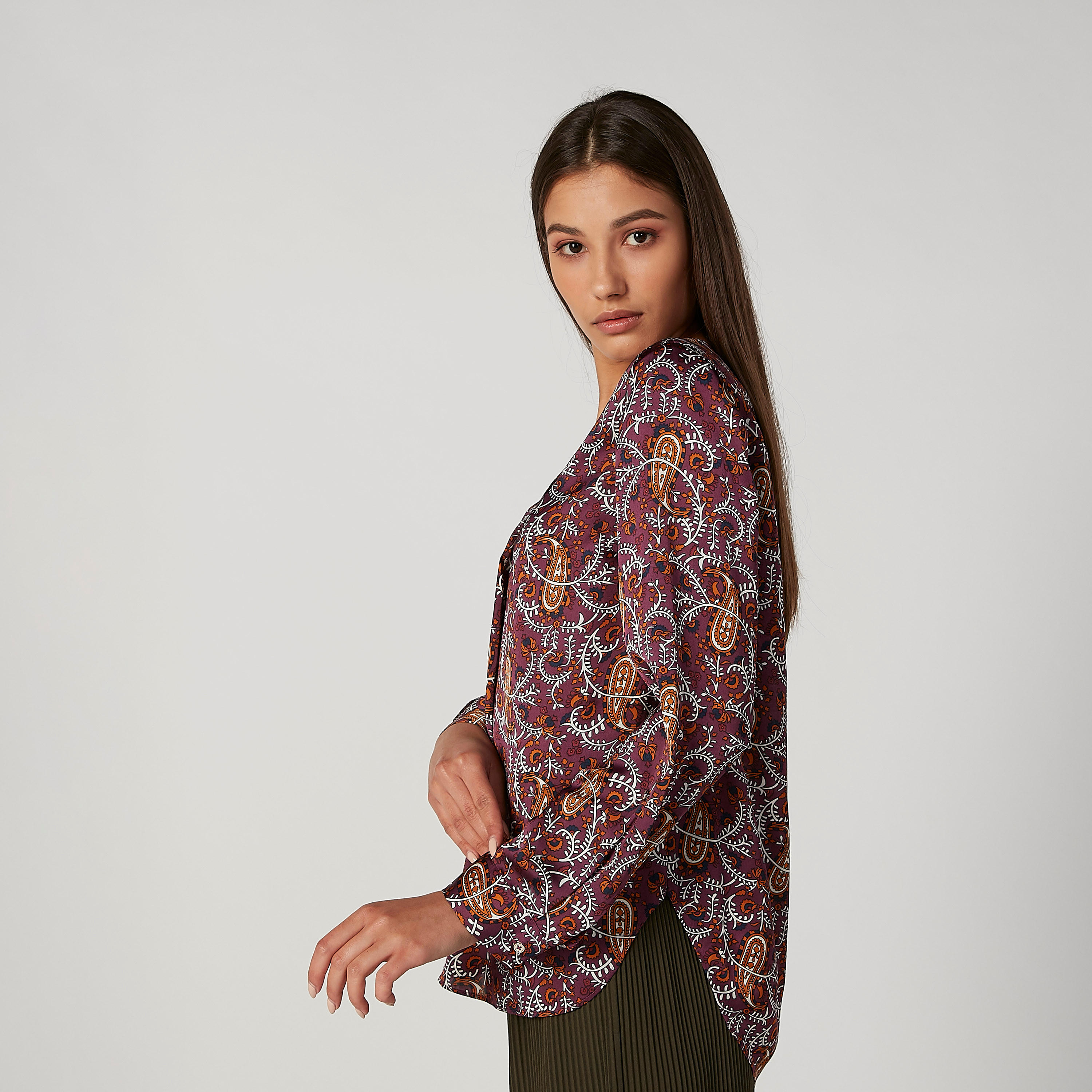 بلوزة بياقة V وأكمام طويلة وطبعات-women-clothing-shirtsandblouses-blouses-image-3