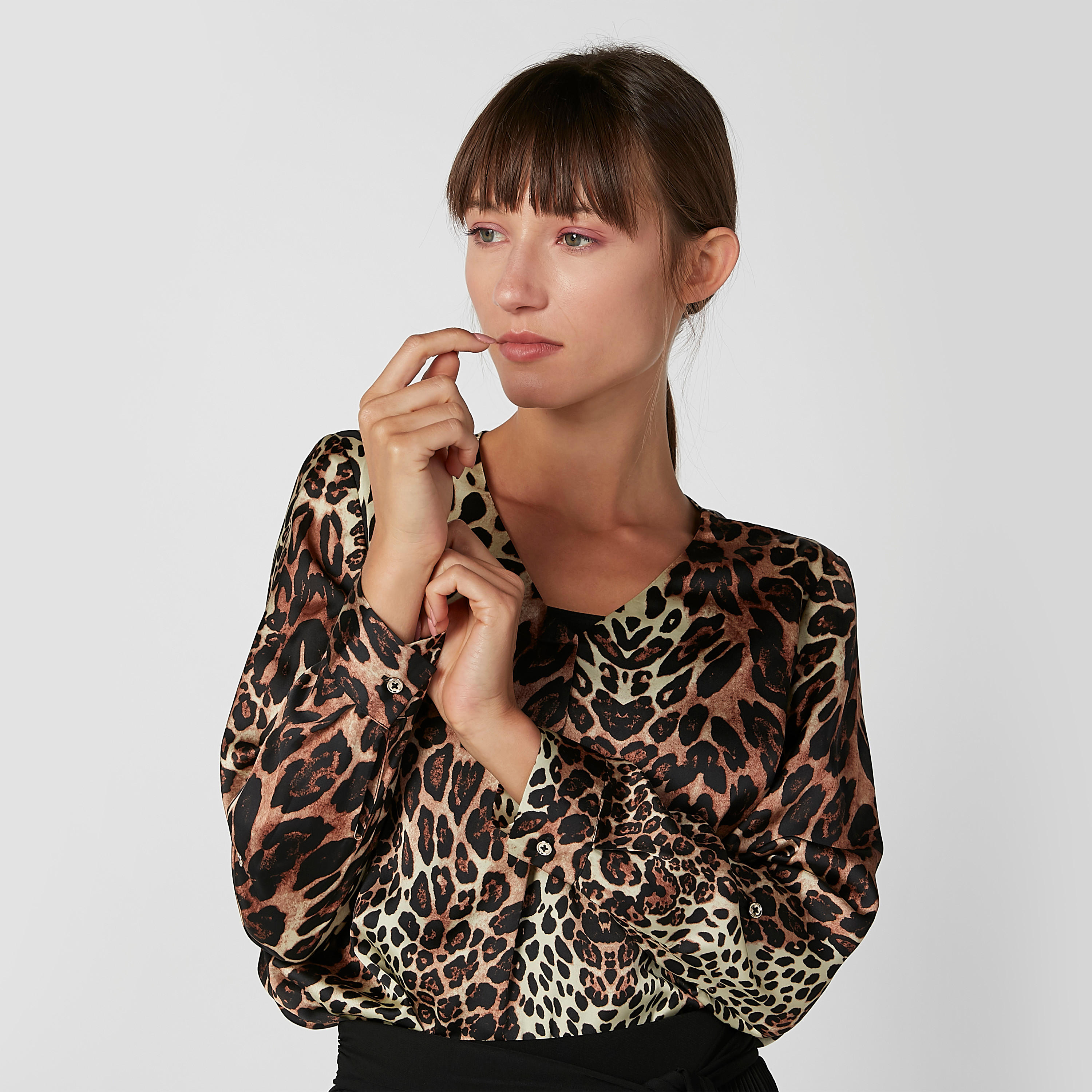 بلوزة بياقة V وأكمام بيشوب وطبعات حيوانات-women-clothing-shirtsandblouses-blouses-image-2