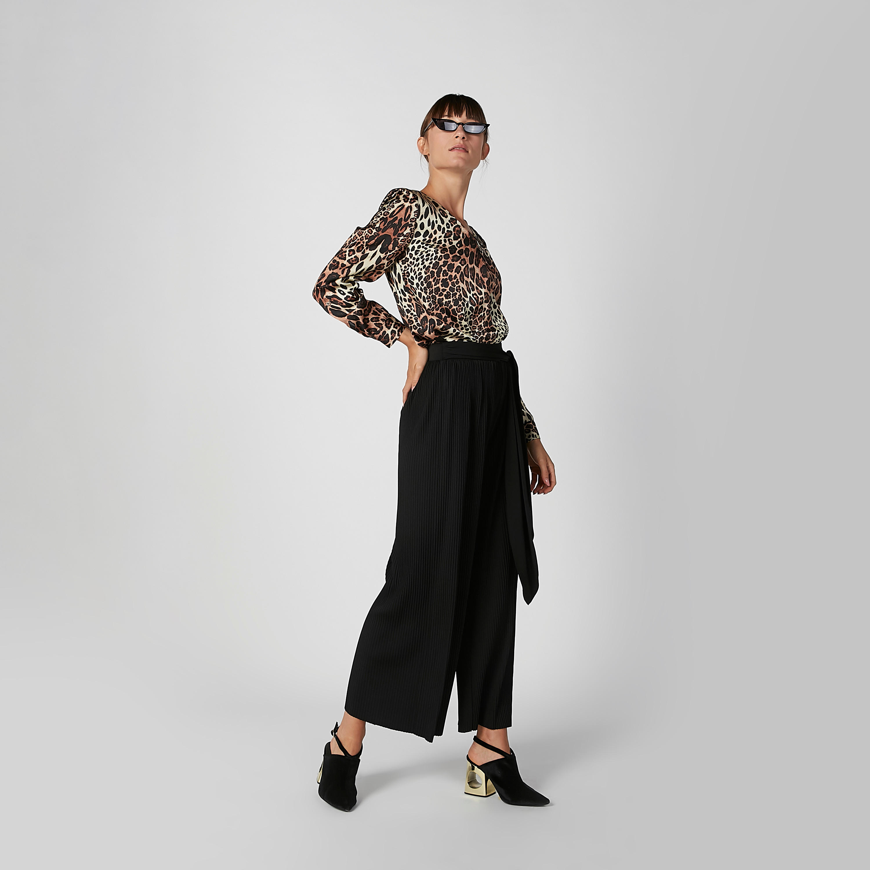 بلوزة بياقة V وأكمام بيشوب وطبعات حيوانات-women-clothing-shirtsandblouses-blouses-image-4