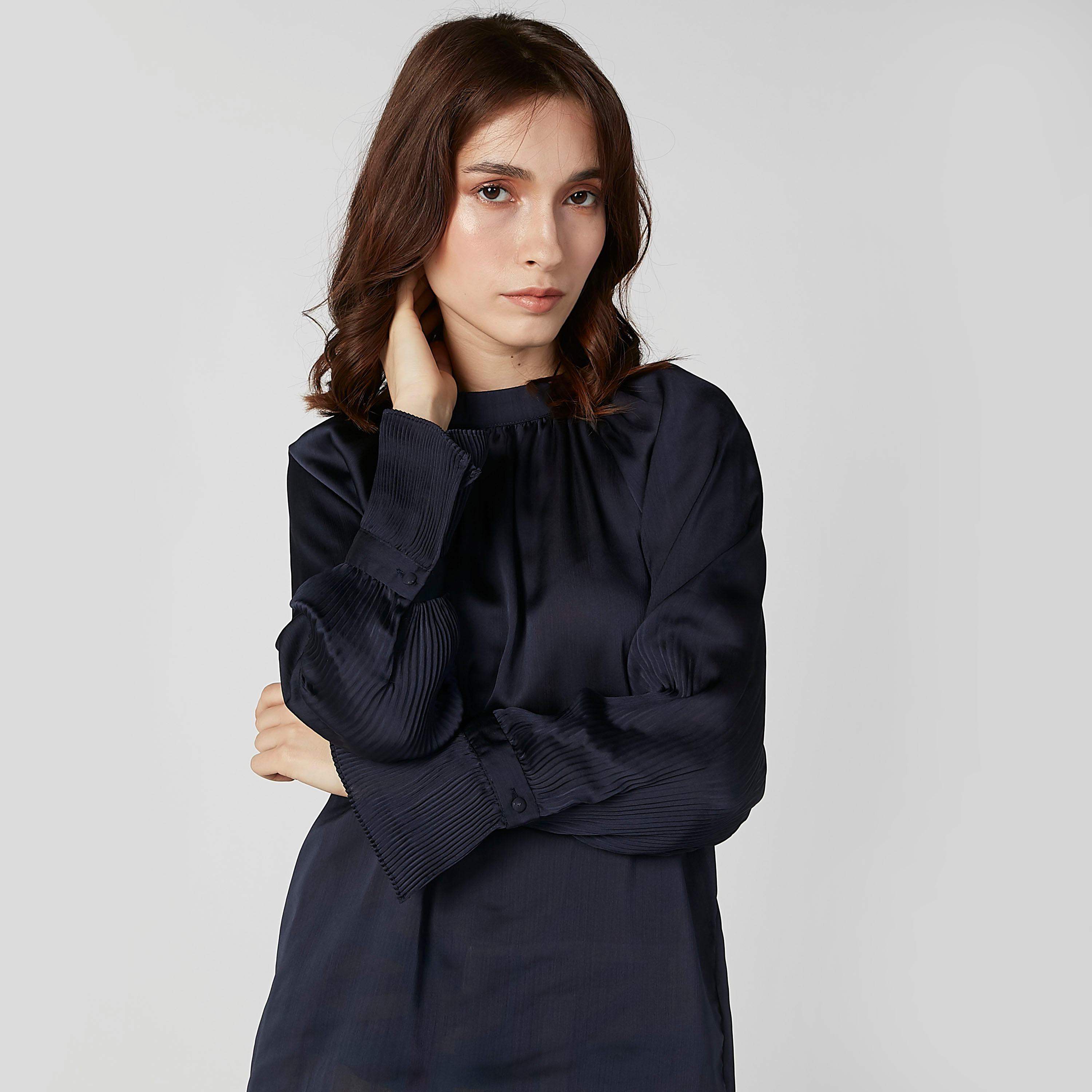 بلوزة مستدامة بارزة الملمس بياقة عالية وأكمام كشكش -women-clothing-shirtsandblouses-blouses-image-3