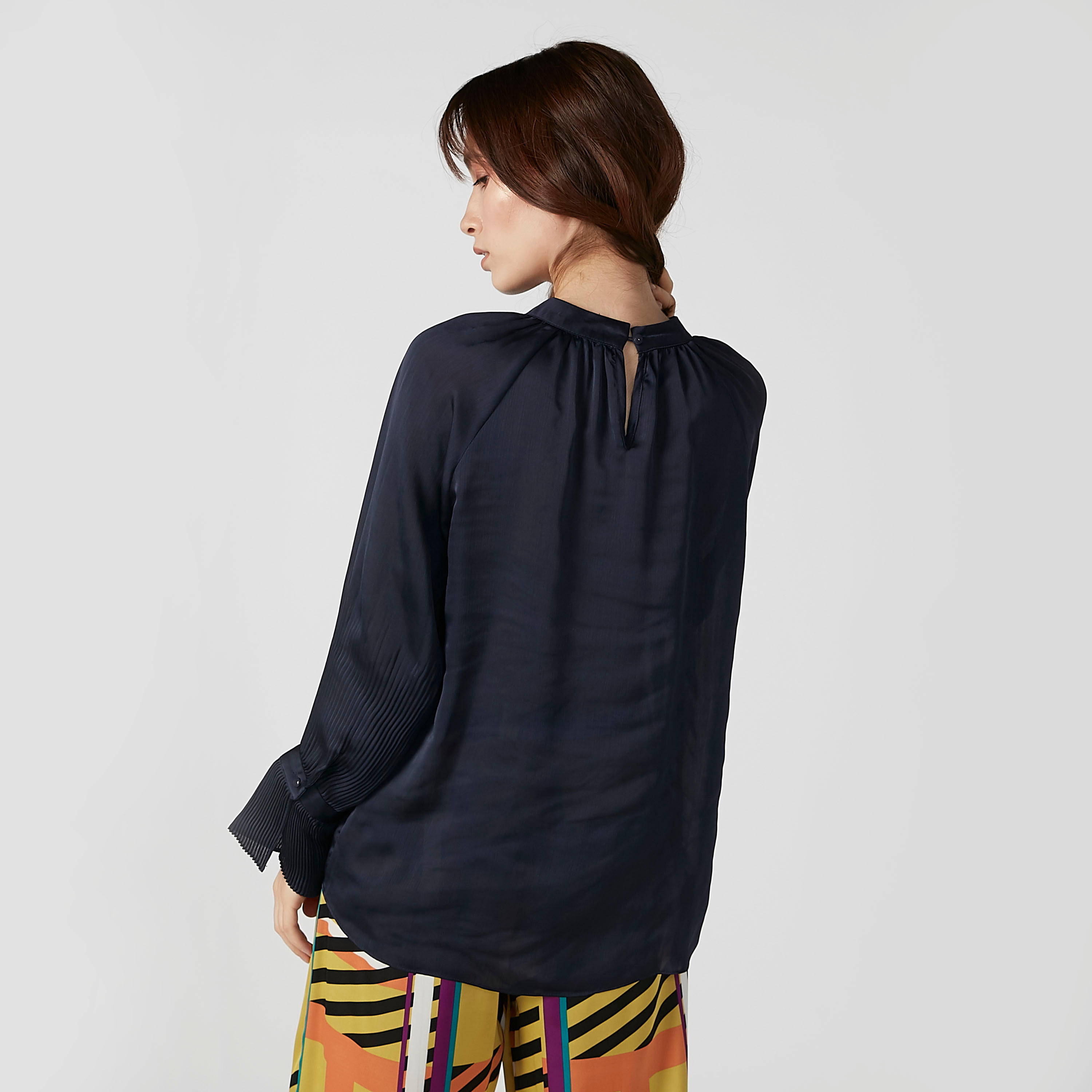 بلوزة مستدامة بارزة الملمس بياقة عالية وأكمام كشكش -women-clothing-shirtsandblouses-blouses-image-4