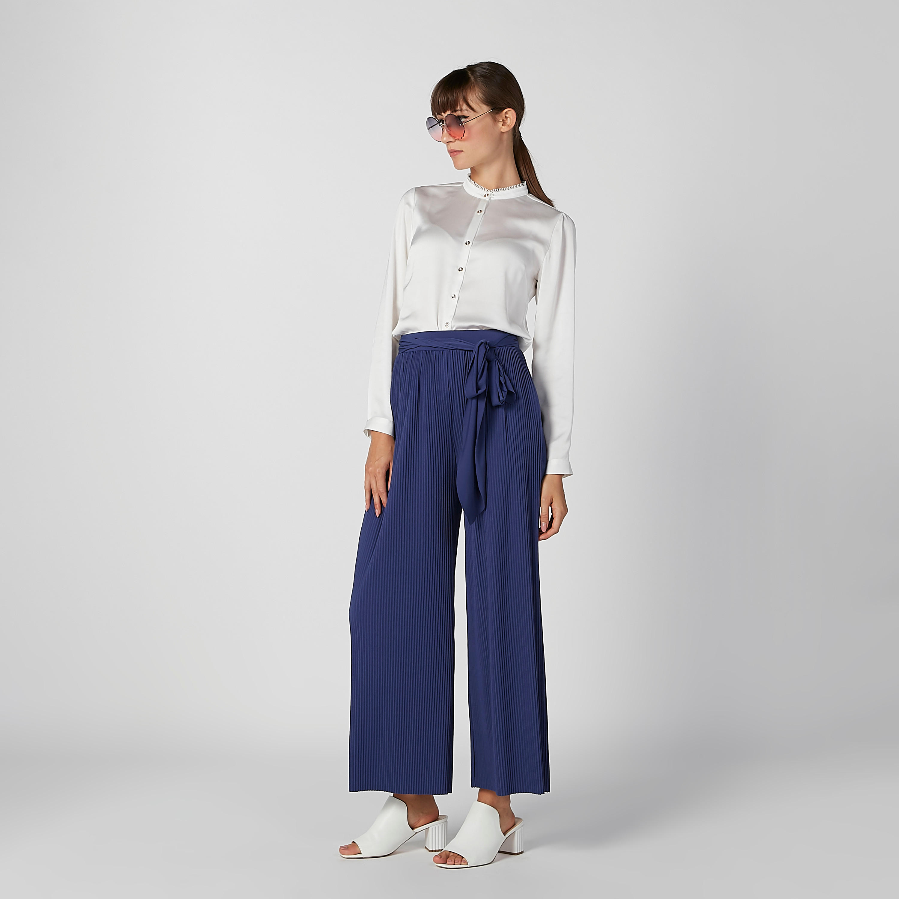 بنطلون بالازو بارز الملمس بقصّة واسعة وخصر مطّاطي متوسط الارتفاع-women-clothing-bottoms-trousers-image-3