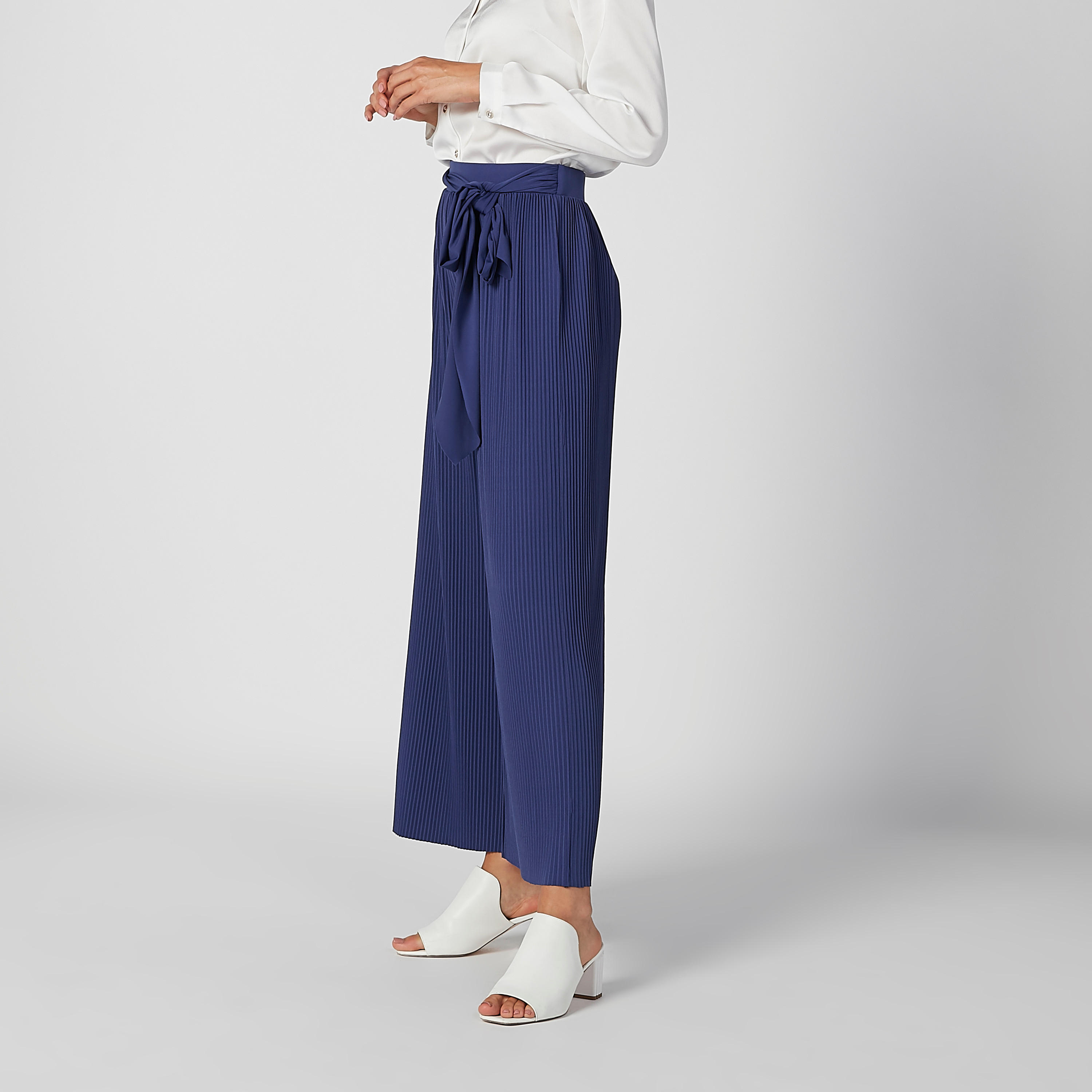 بنطلون بالازو بارز الملمس بقصّة واسعة وخصر مطّاطي متوسط الارتفاع-women-clothing-bottoms-trousers-image-4