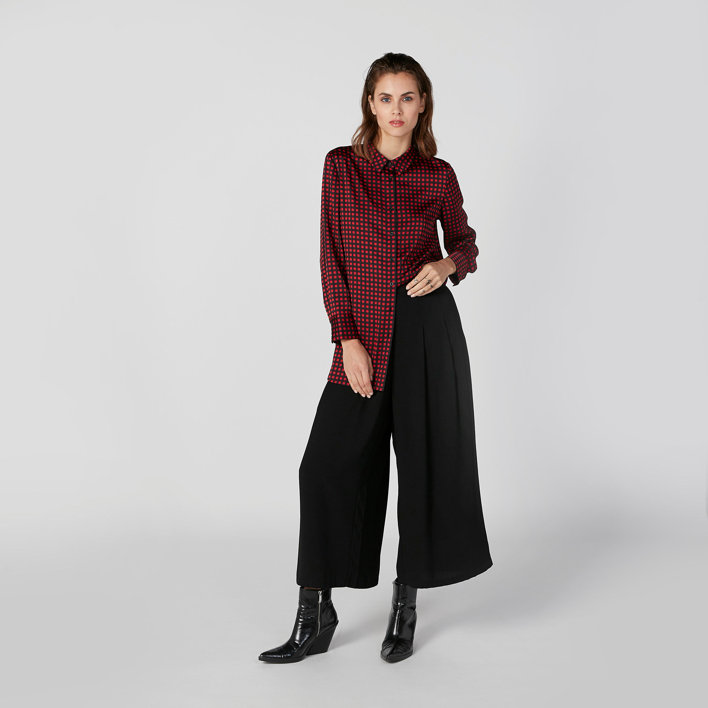 قميص بأكمام طويلة وأزرار مخفيّة وطبعات منقّطة-women-clothing-shirtsandblouses-shirts-image-2