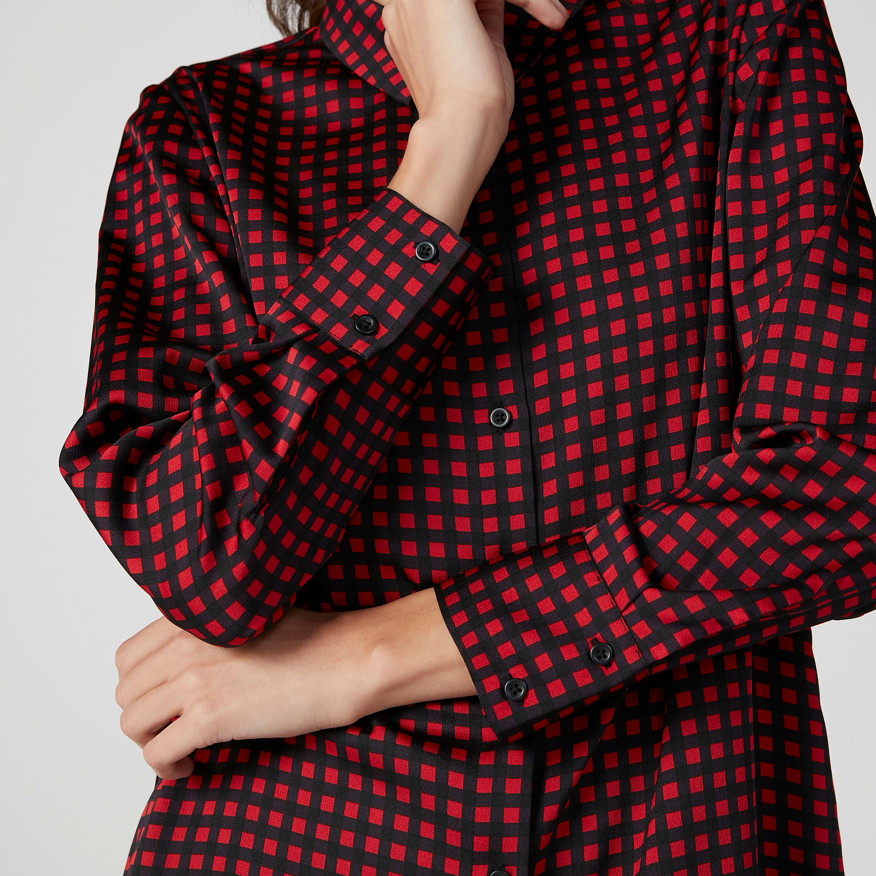 قميص بأكمام طويلة وأزرار مخفيّة وطبعات منقّطة-women-clothing-shirtsandblouses-shirts-image-3