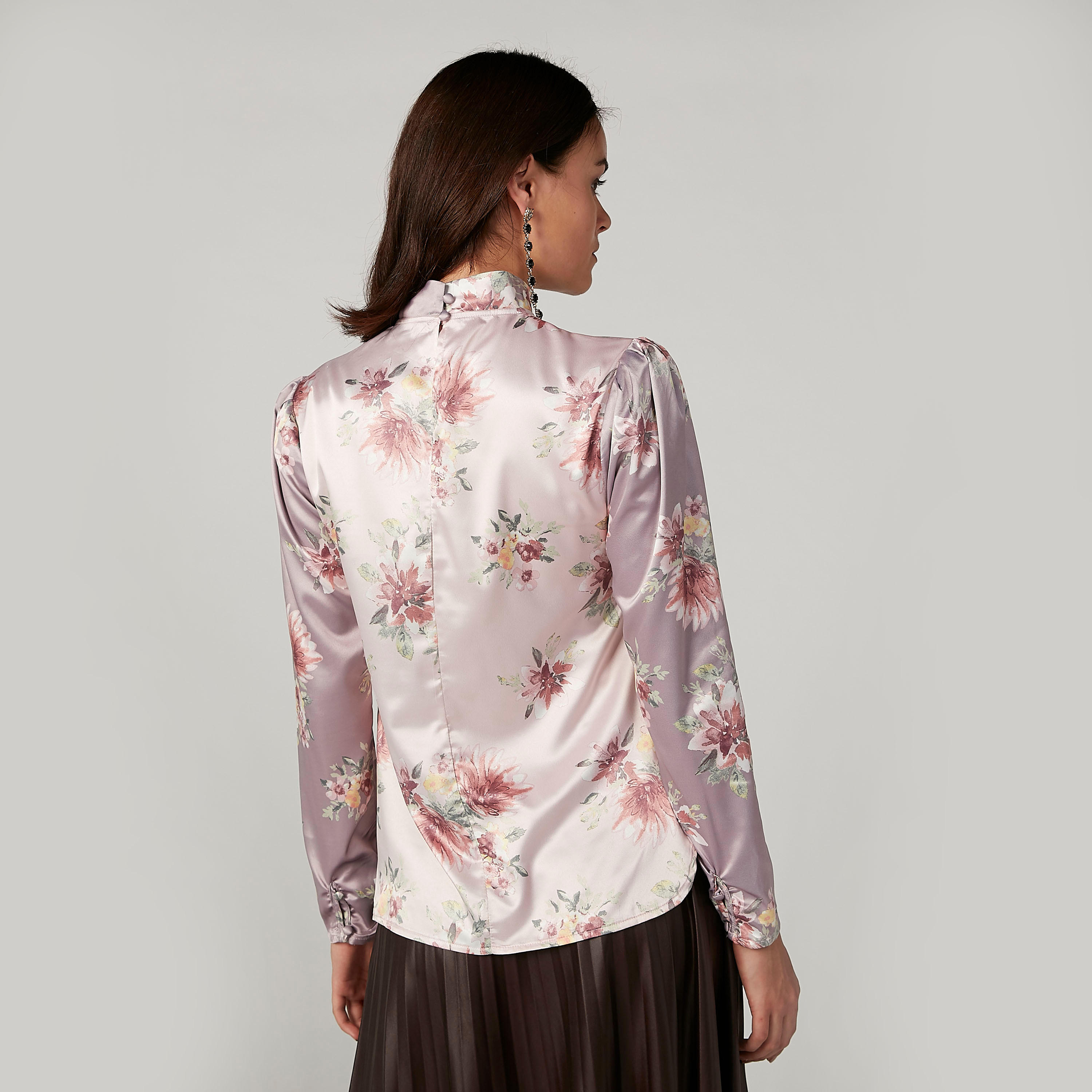 بلوزة مستدامة بأكمام طويلة وطبعات زهرية وربطة عنق-women-clothing-shirtsandblouses-blouses-image-4