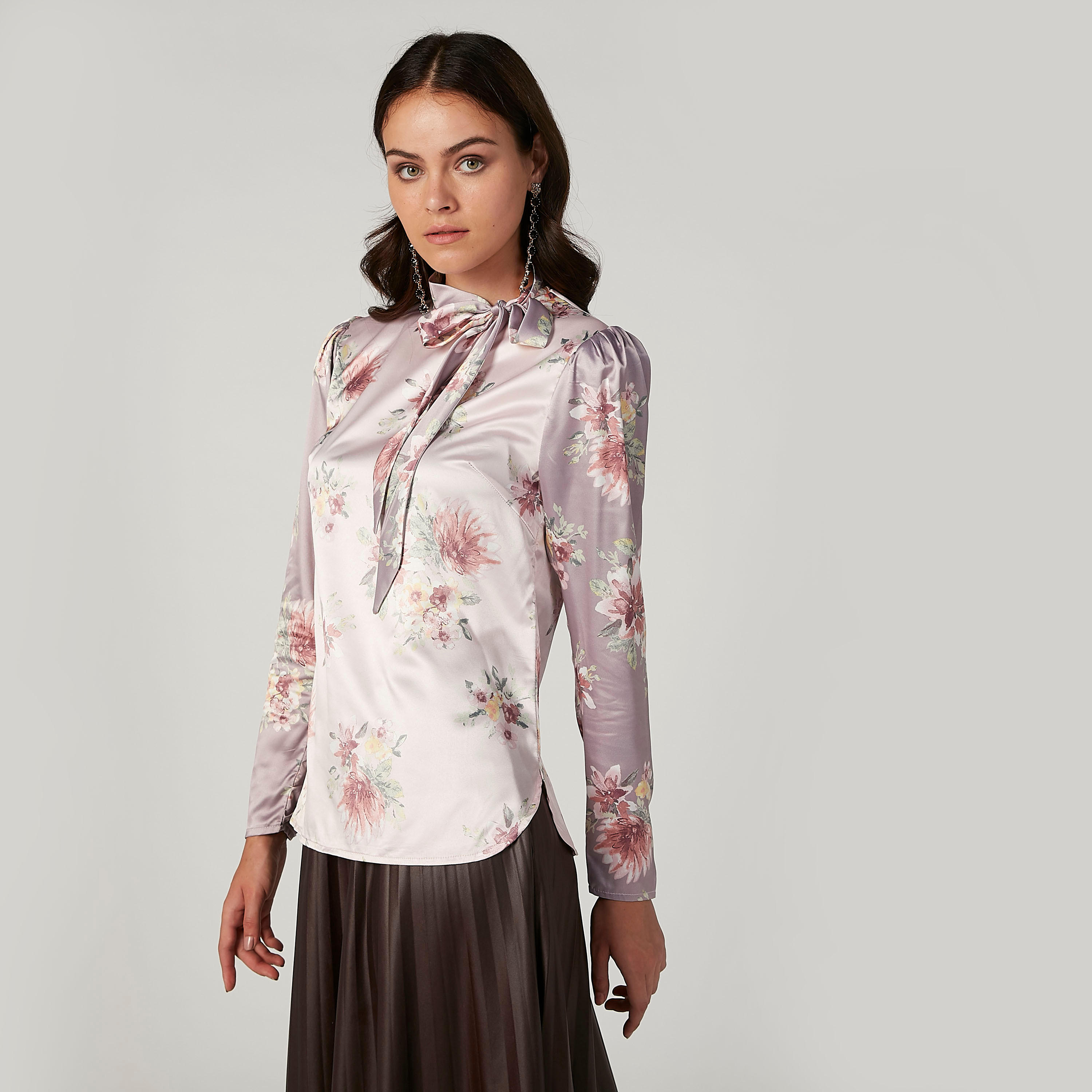 بلوزة مستدامة بأكمام طويلة وطبعات زهرية وربطة عنق-women-clothing-shirtsandblouses-blouses-image-5