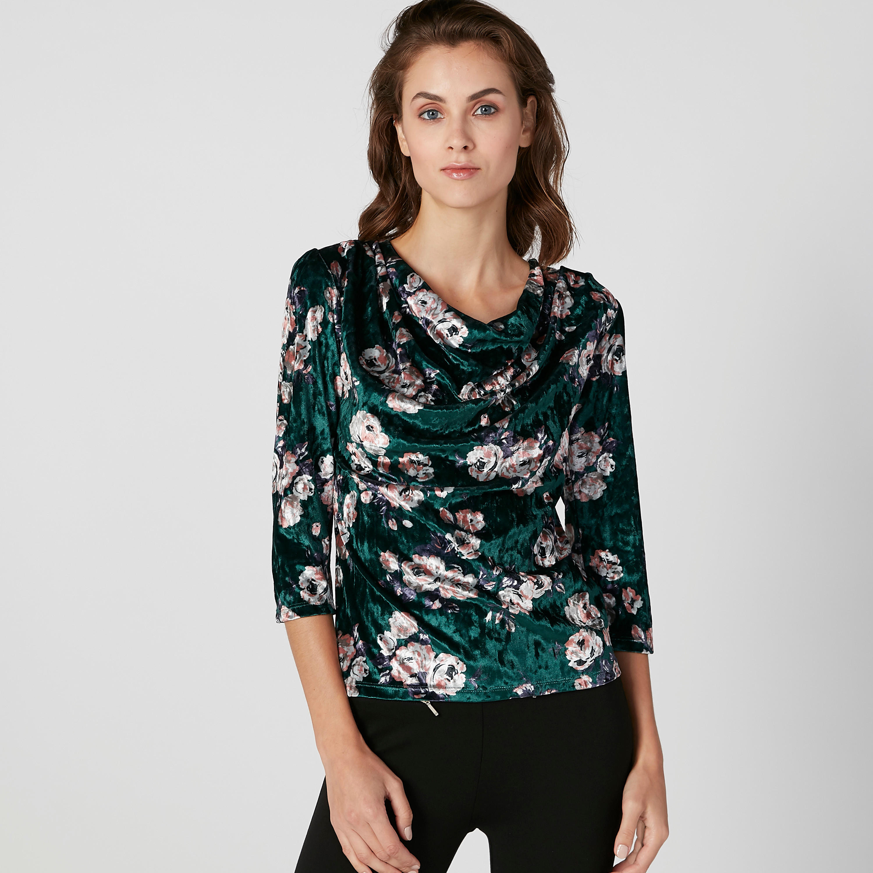بلوزة مستدامة بياقة منسدلة وأكمام 3/4 وطبعات زهرية-women-clothing-shirtsandblouses-blouses-image-1
