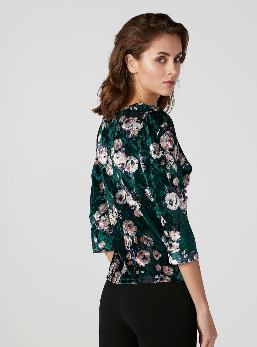 بلوزة مستدامة بياقة منسدلة وأكمام 3/4 وطبعات زهرية-women-clothing-shirtsandblouses-blouses-image-2