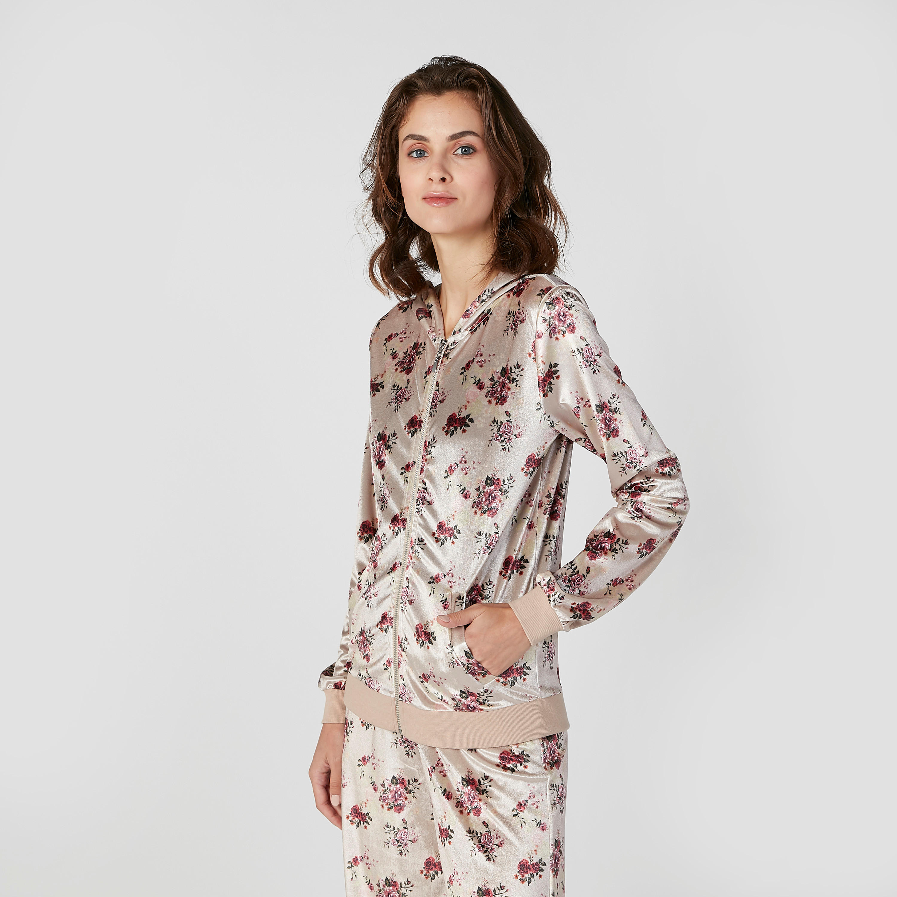 جاكيت بأكمام طويلة وطبعات وجيوب كانجارو-women-winterwear-coatsandjackets-jackets-image-1