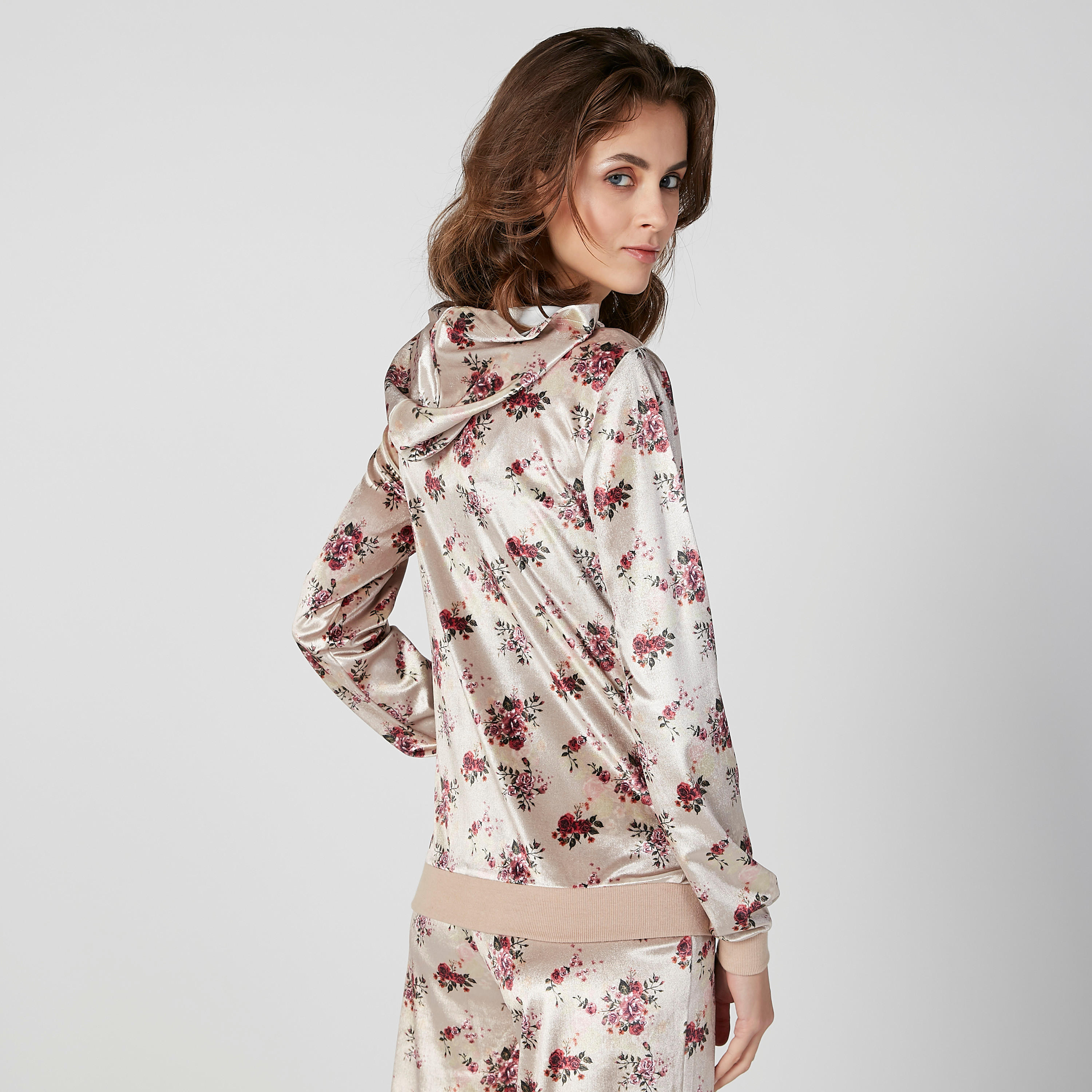جاكيت بأكمام طويلة وطبعات وجيوب كانجارو-women-winterwear-coatsandjackets-jackets-image-2
