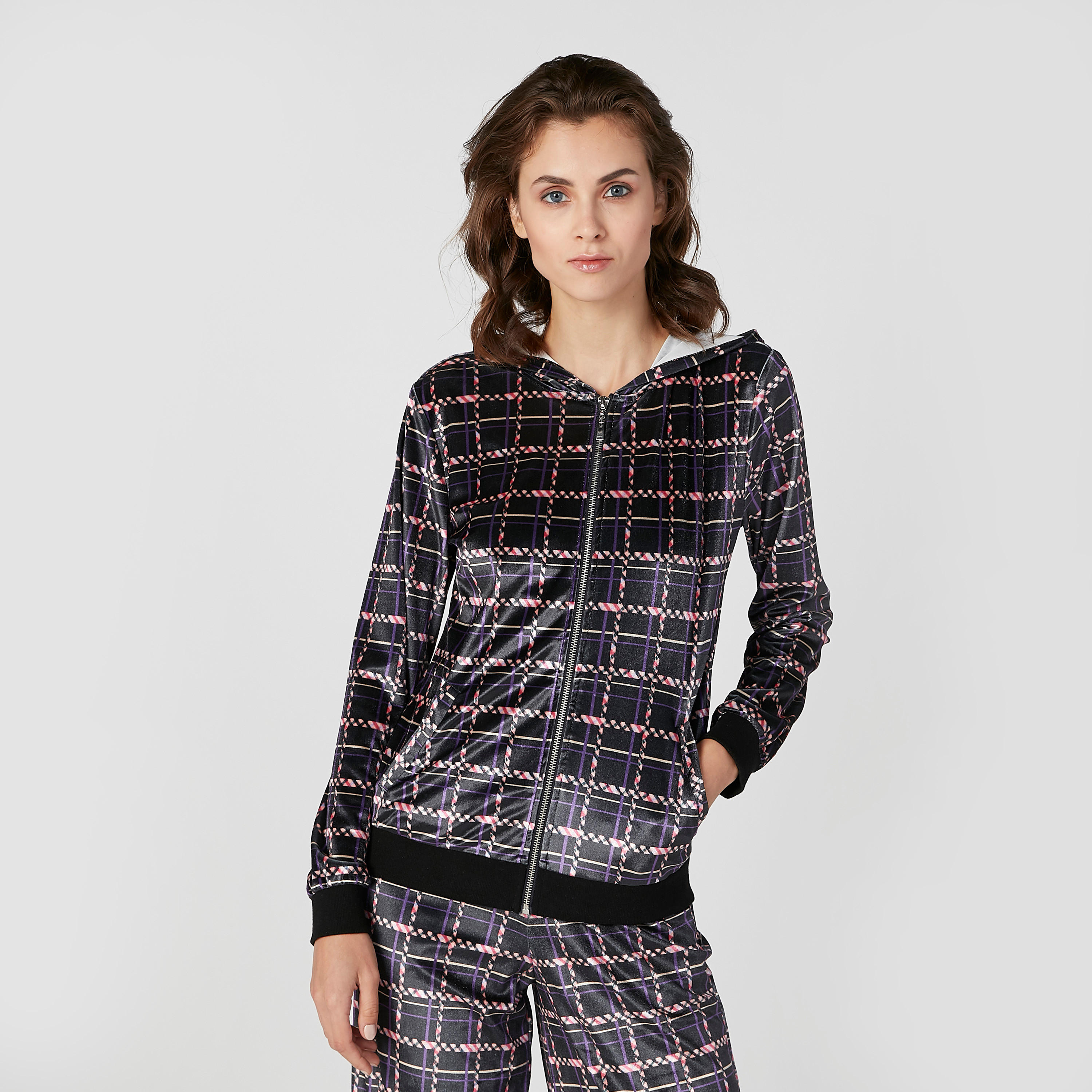 جاكيت بومبر كاروهات بأكمام طويلة وجيوب كنغر-women-winterwear-coatsandjackets-jackets-image-1