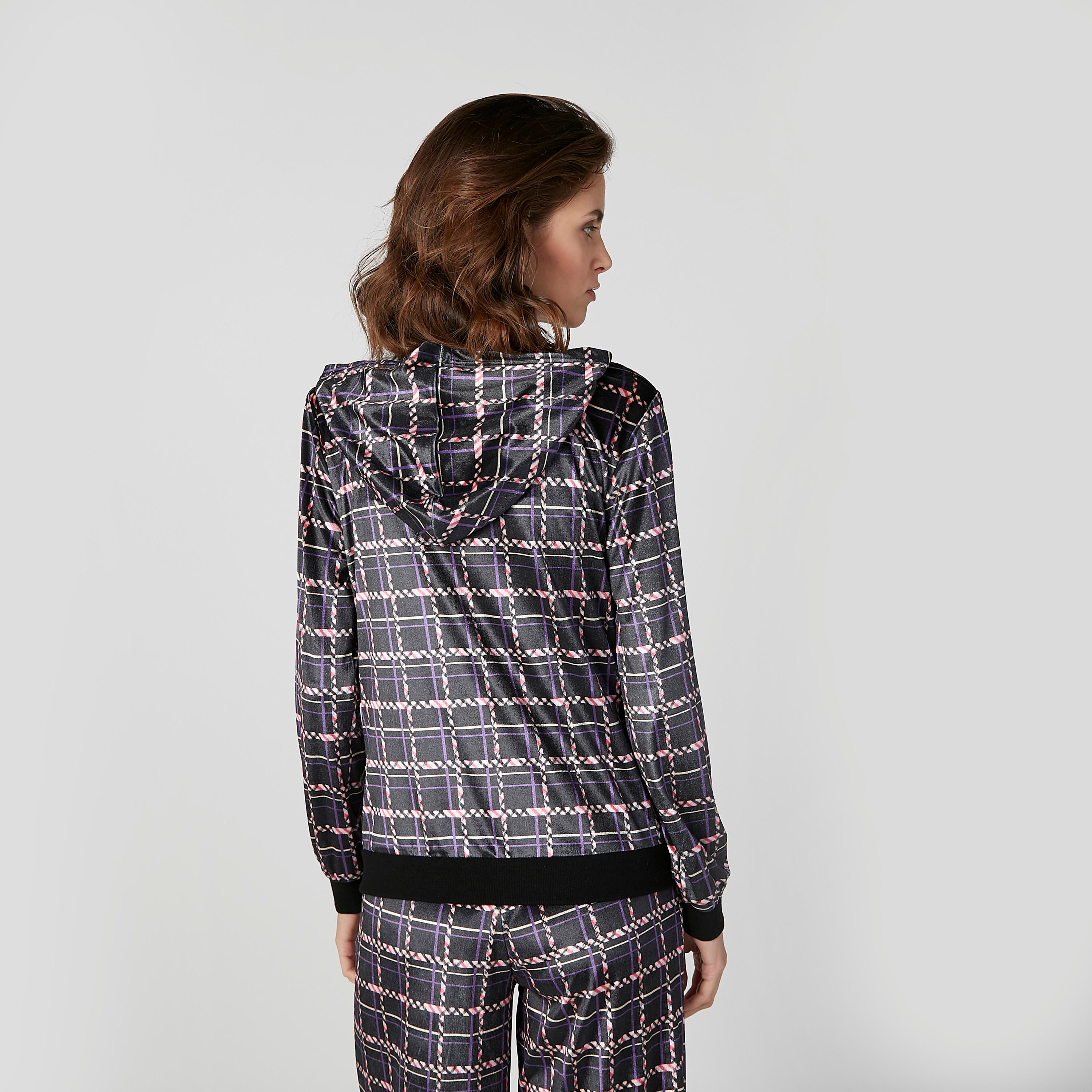 جاكيت بومبر كاروهات بأكمام طويلة وجيوب كنغر-women-winterwear-coatsandjackets-jackets-image-2