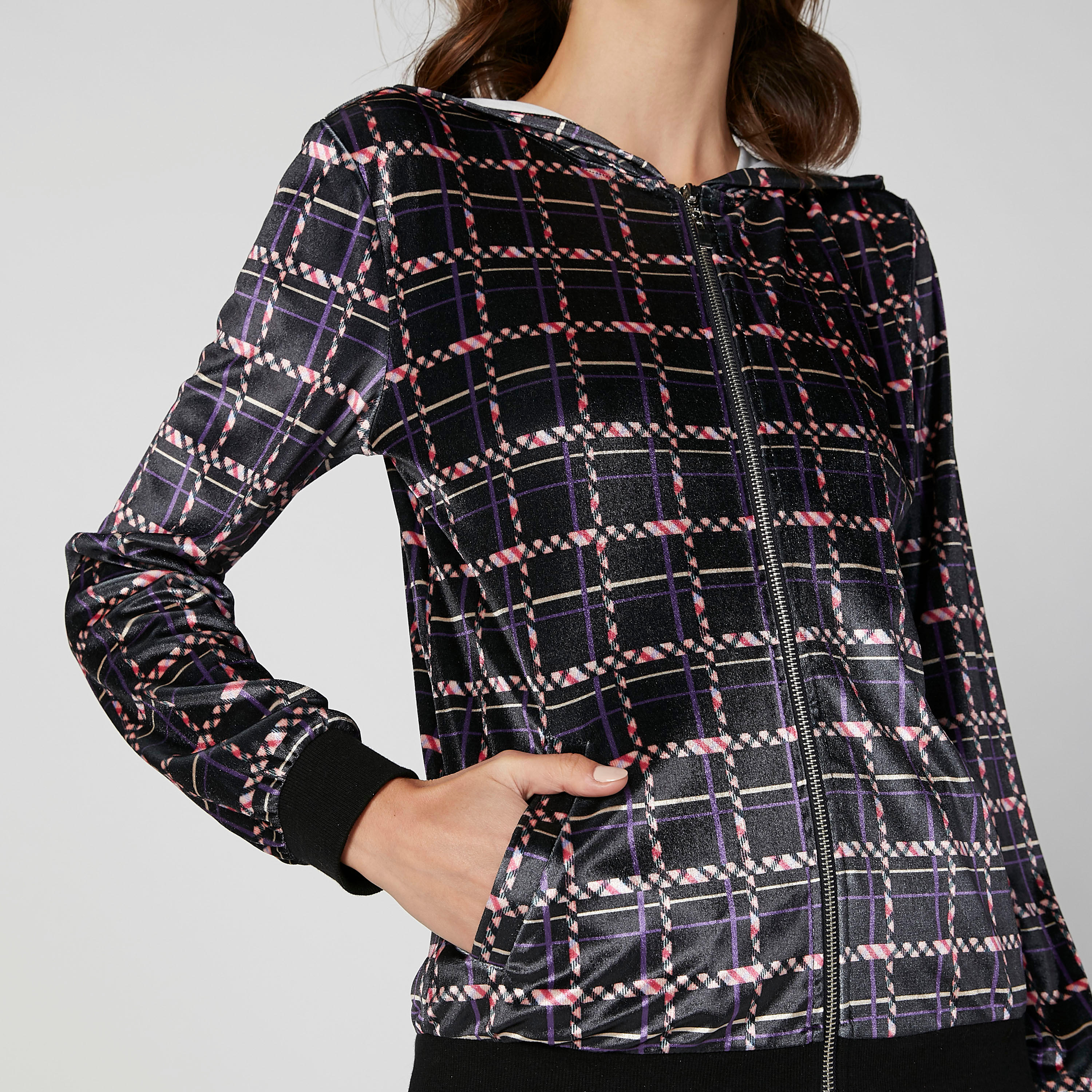 جاكيت بومبر كاروهات بأكمام طويلة وجيوب كنغر-women-winterwear-coatsandjackets-jackets-image-4