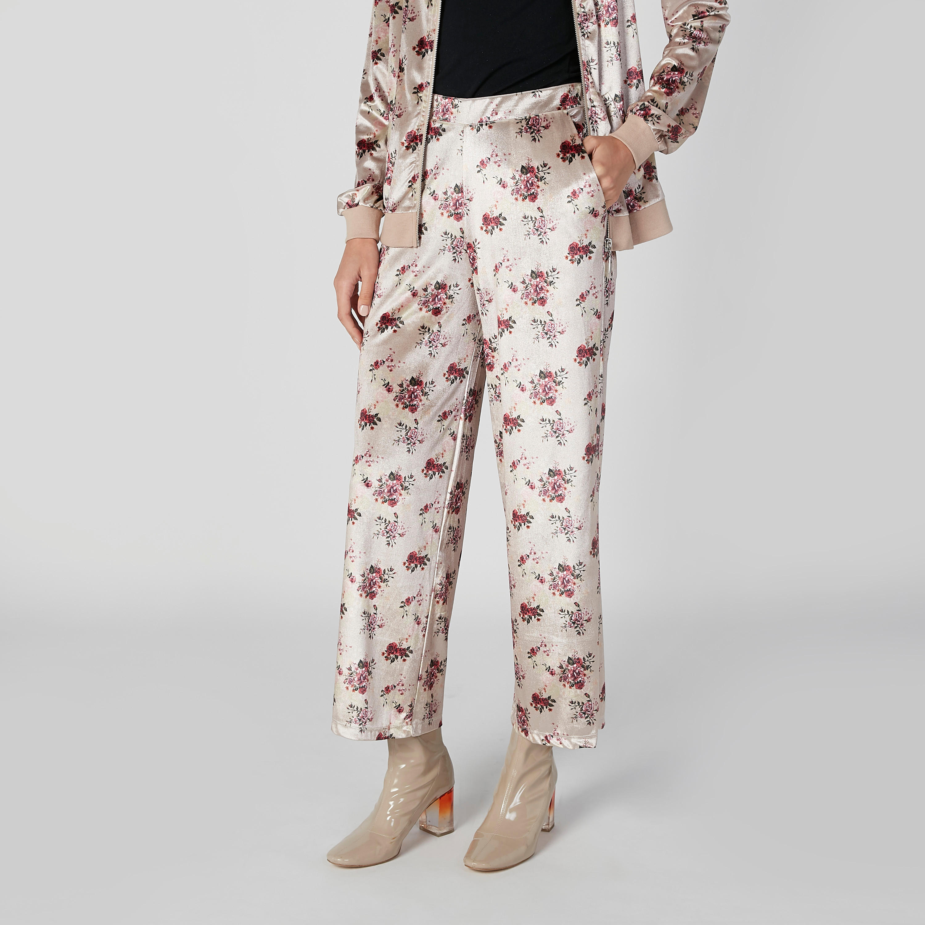 بنطال بالازو بطبعات بقصّة واسعة وخصر متوسط الارتفاع وجيوب-women-clothing-bottoms-trousers-image-1