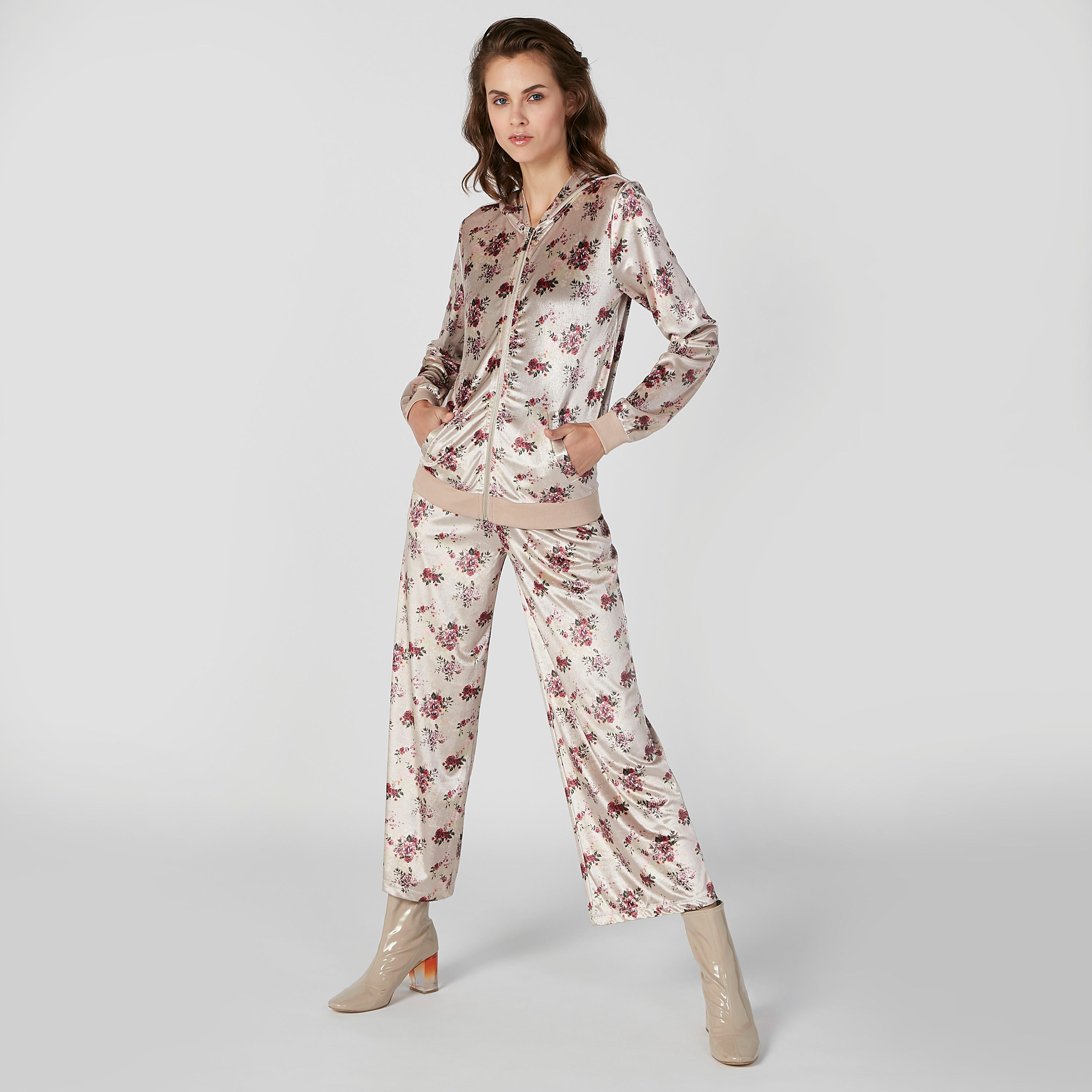 بنطال بالازو بطبعات بقصّة واسعة وخصر متوسط الارتفاع وجيوب-women-clothing-bottoms-trousers-image-2