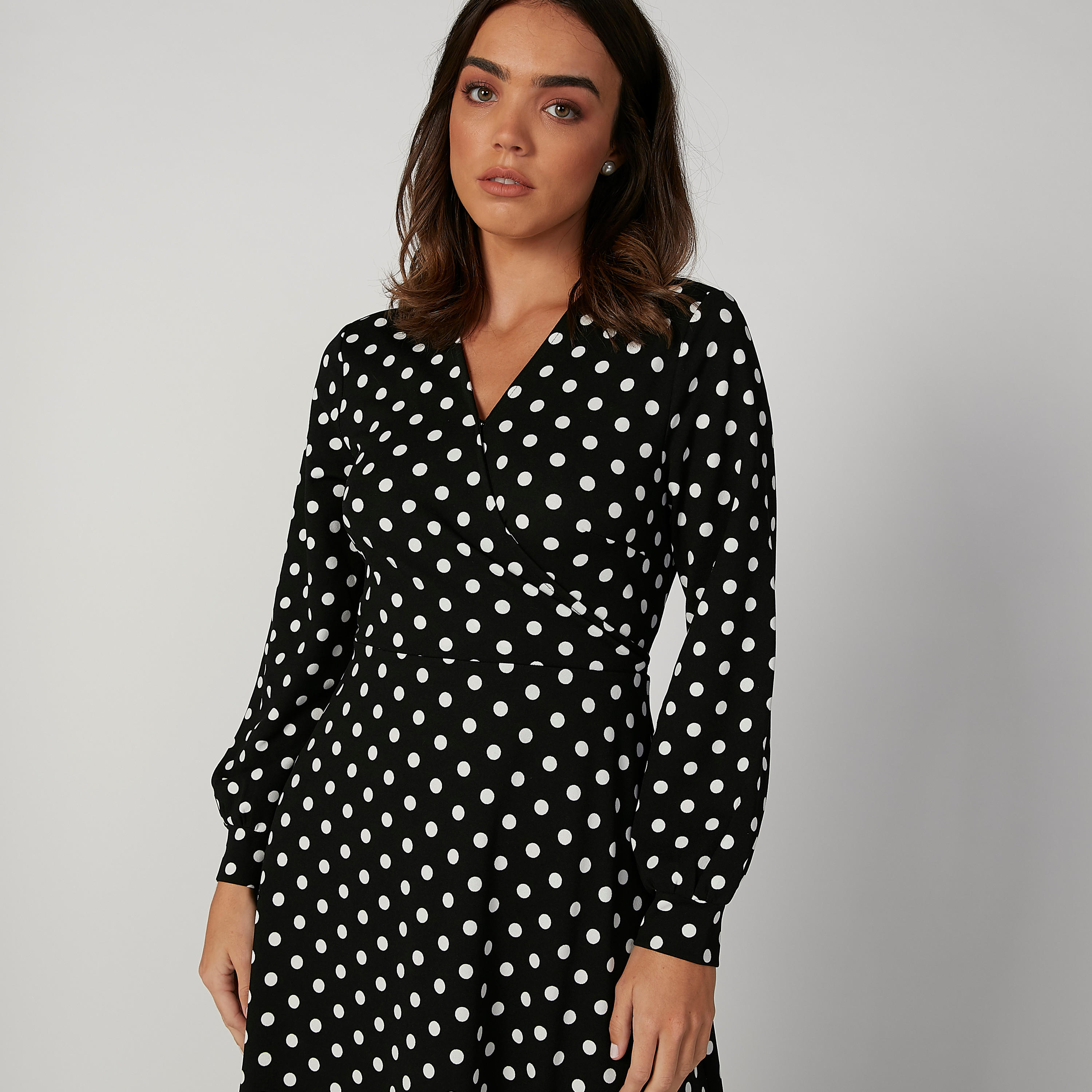 فستان مستدام طويل ملفوف بياقة V وطبعات منقّطة -women-clothing-dresses-image-5