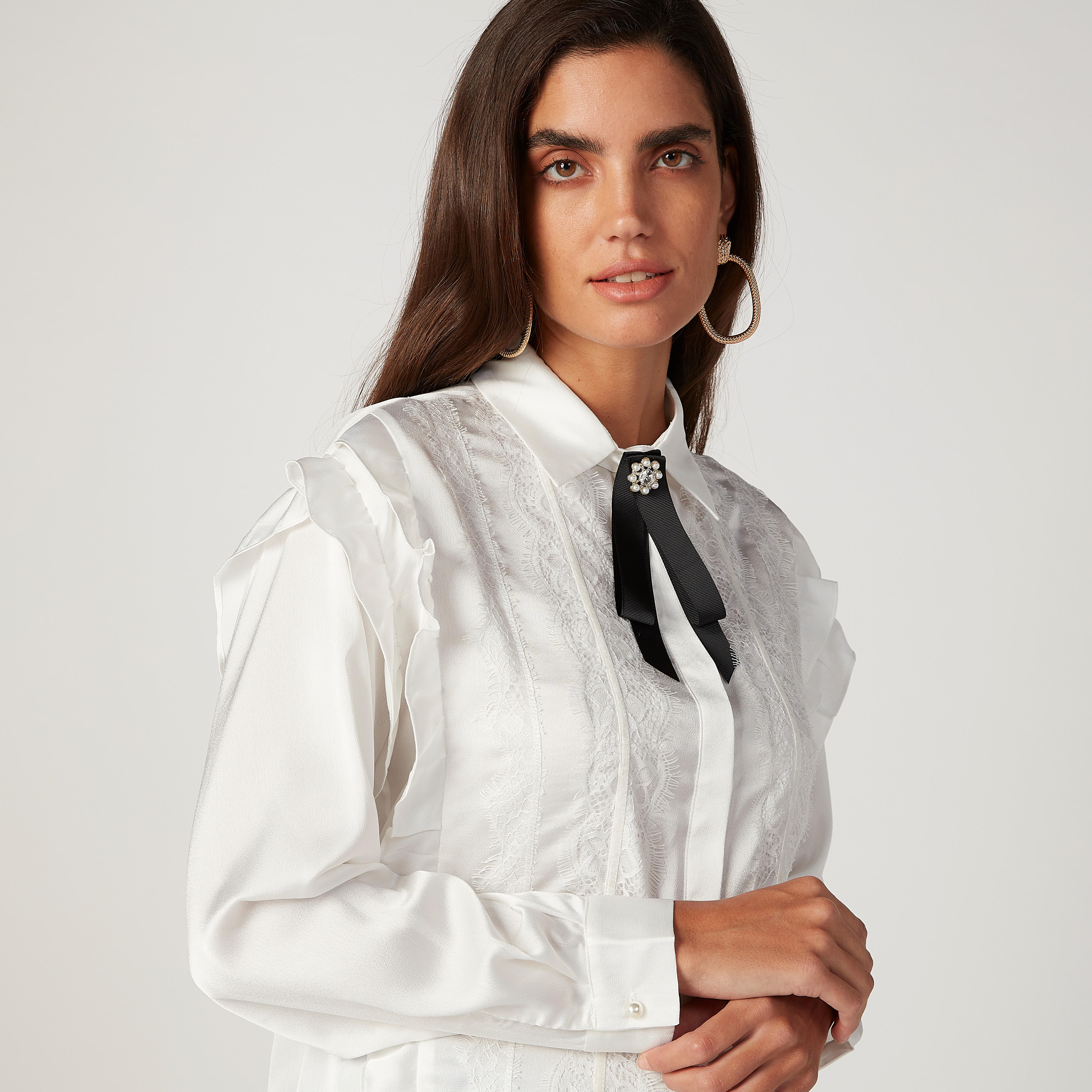 بلوزة مستدامة بارزة الملمس بأكمام طويلة وتفاصيل كشكش من خامات مستدامة-women-clothing-shirtsandblouses-shirts-image-3