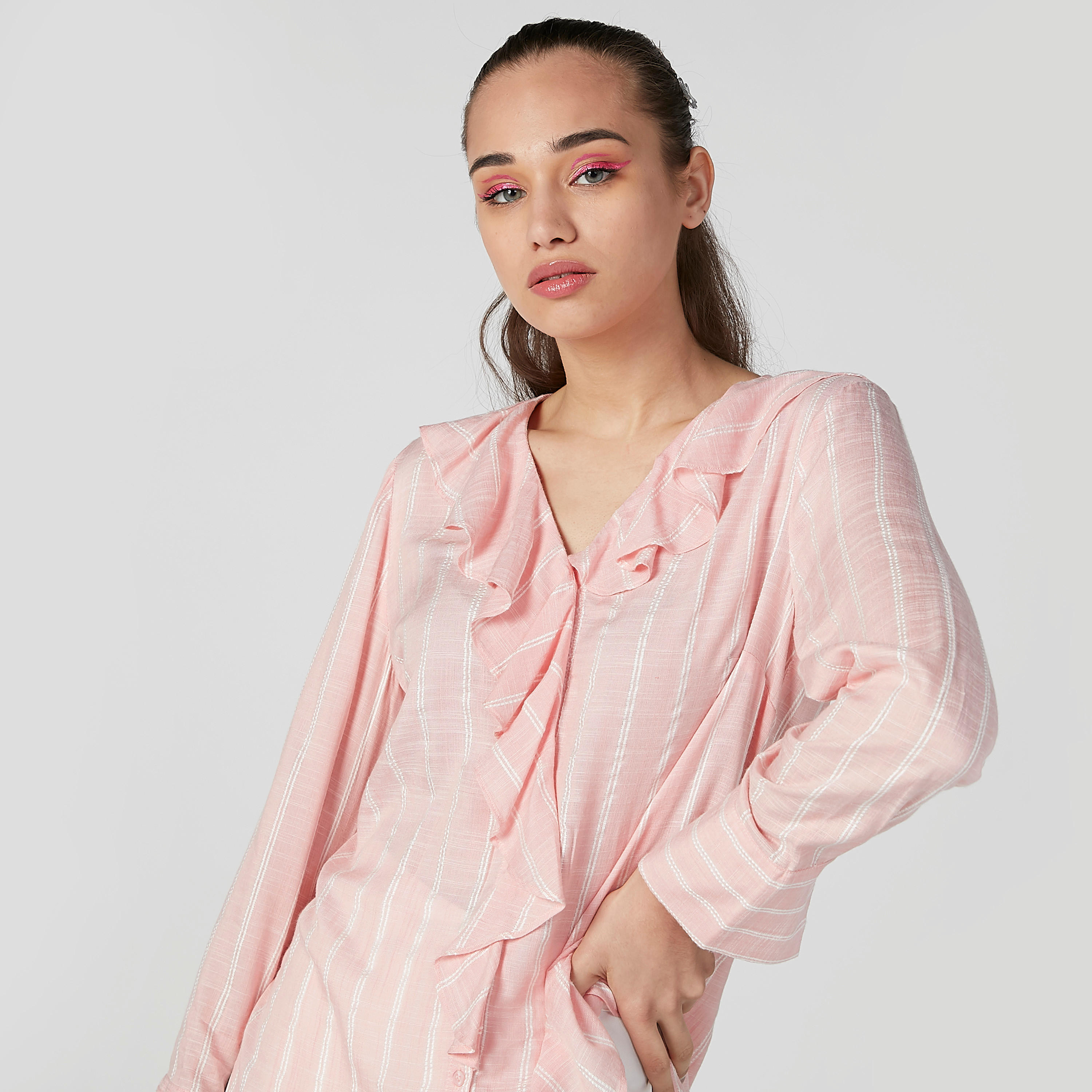 قميص مقلم بياقة V وأكمام طويلة-women-clothing-shirtsandblouses-shirts-image-3
