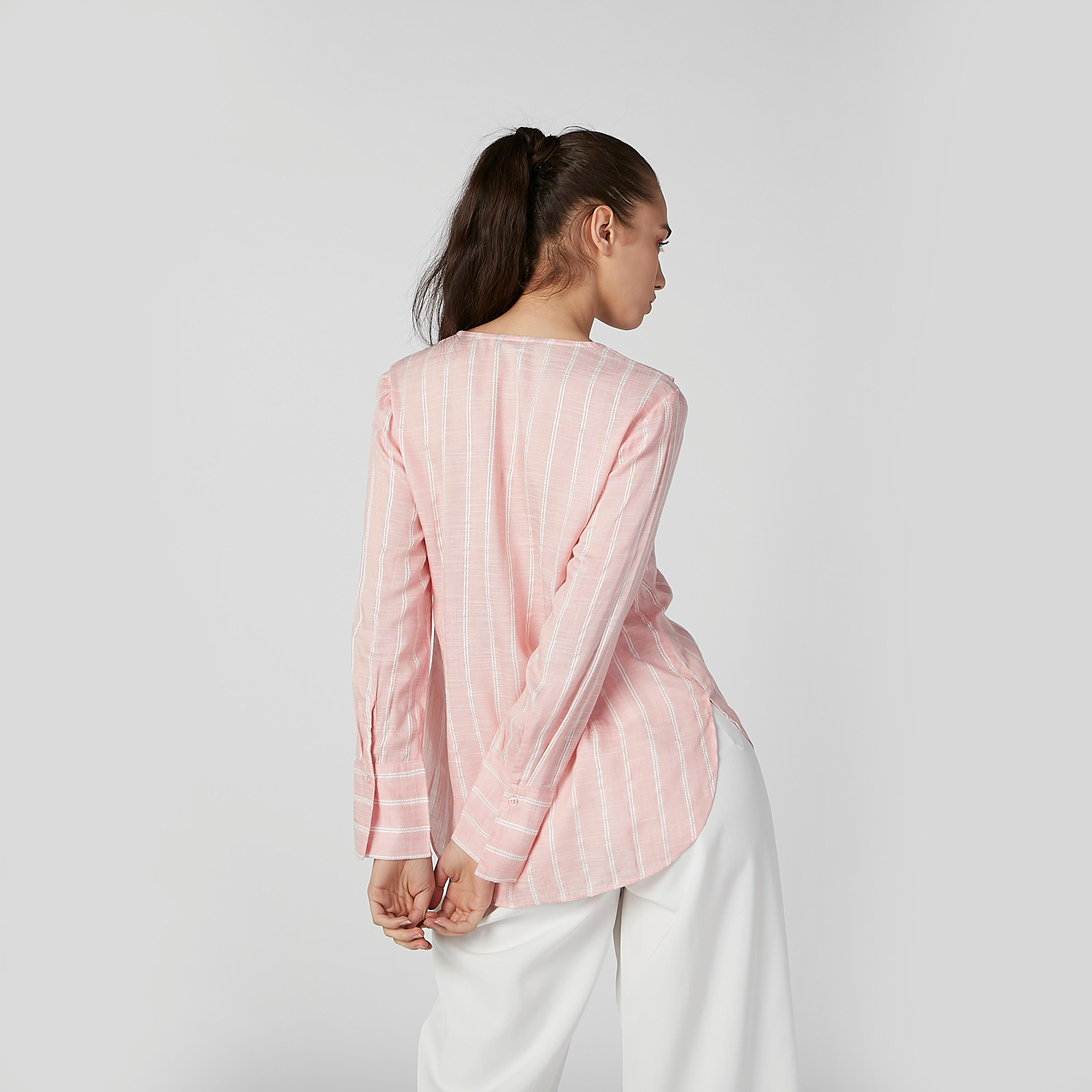 قميص مقلم بياقة V وأكمام طويلة-women-clothing-shirtsandblouses-shirts-image-5