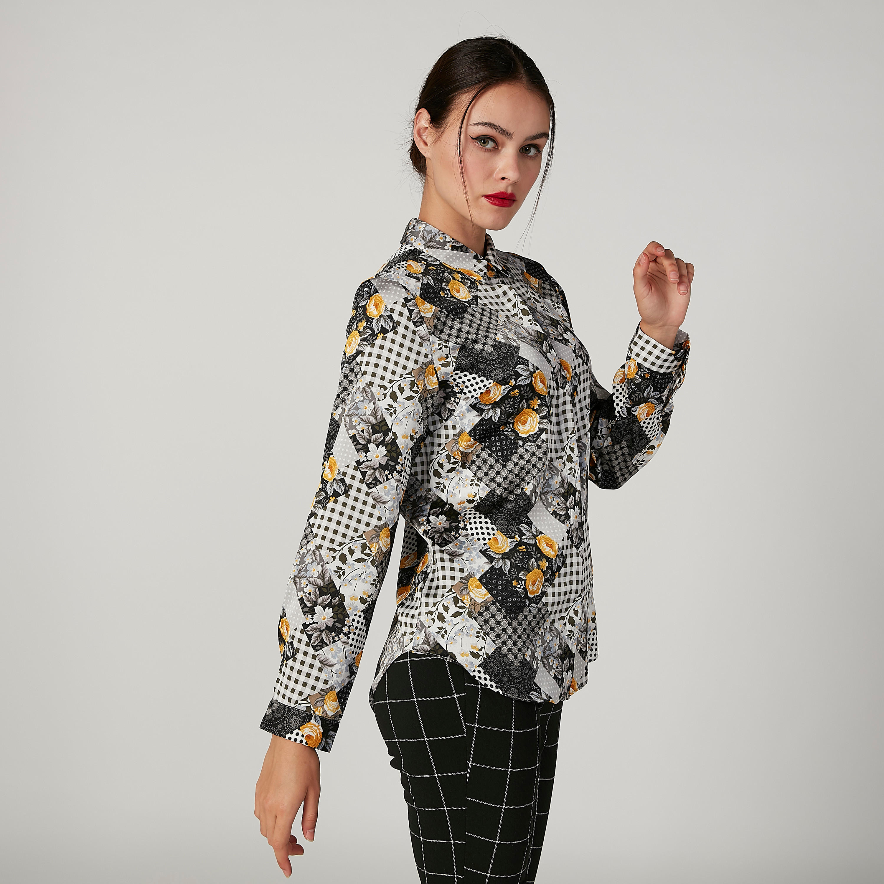 قميص بياقة عادية وأكمام طويلة وطبعات-women-clothing-shirtsandblouses-shirts-image-1